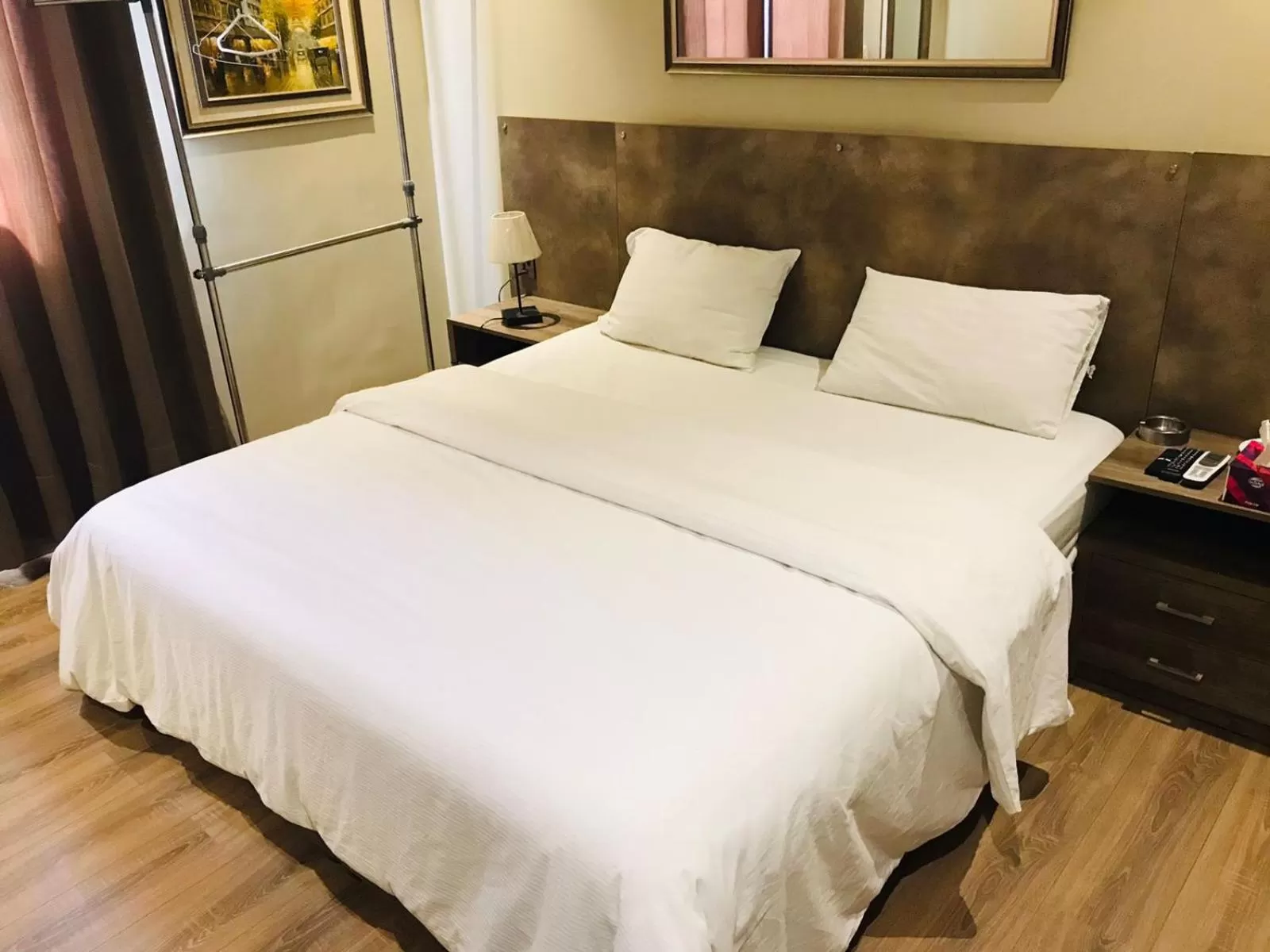 Bedroom, Bed in Hamsun Shahrah-e-Faisal