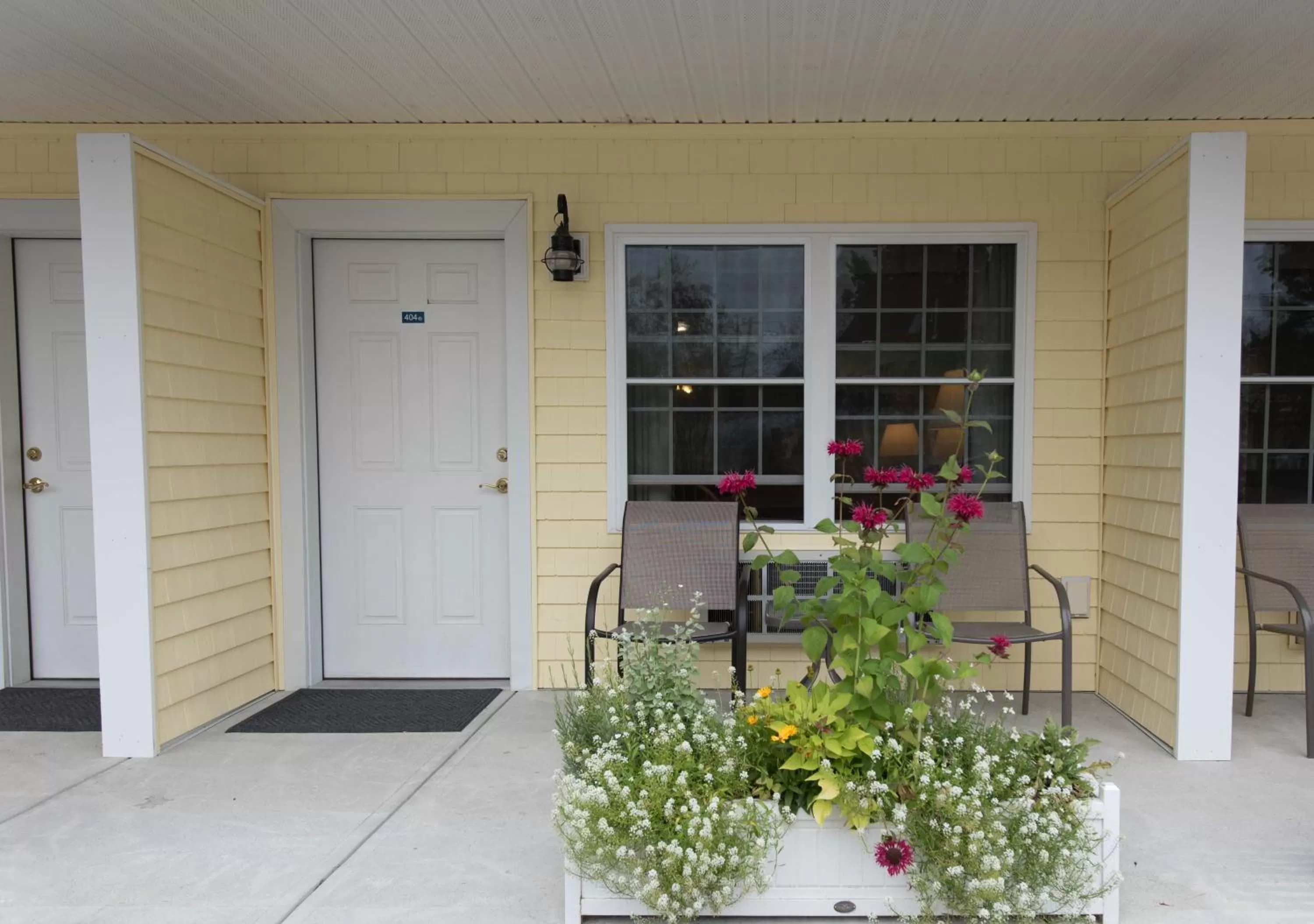 Facade/entrance in Admiral's Inn Resort