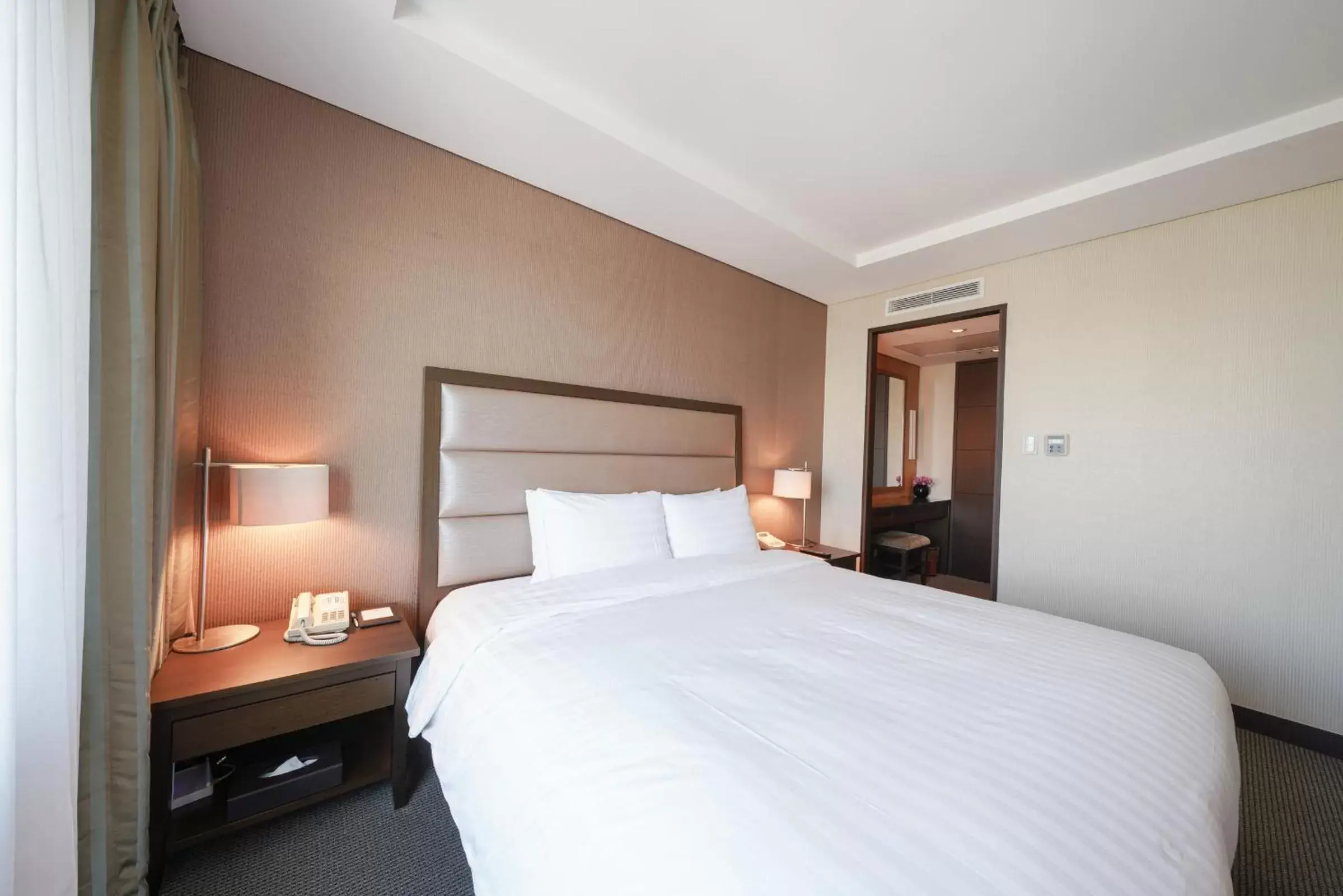 Bedroom, Bed in Best Western Premier Gangnam Hotel