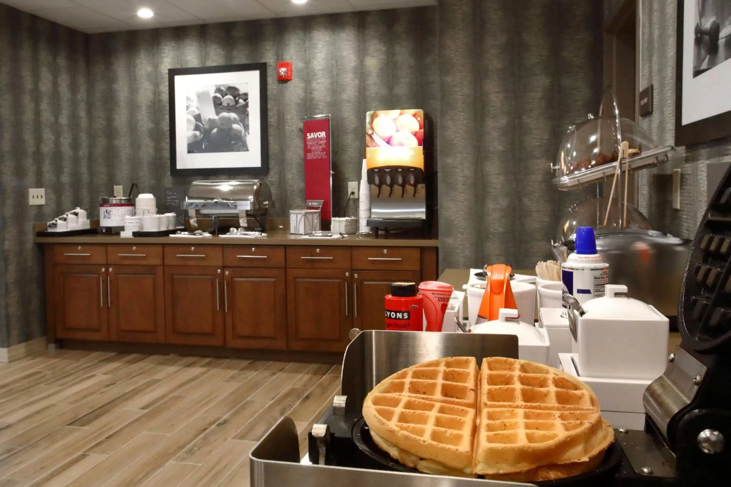 Restaurant/places to eat in Hampton Inn & Suites By Hilton Baltimore/Aberdeen, Md