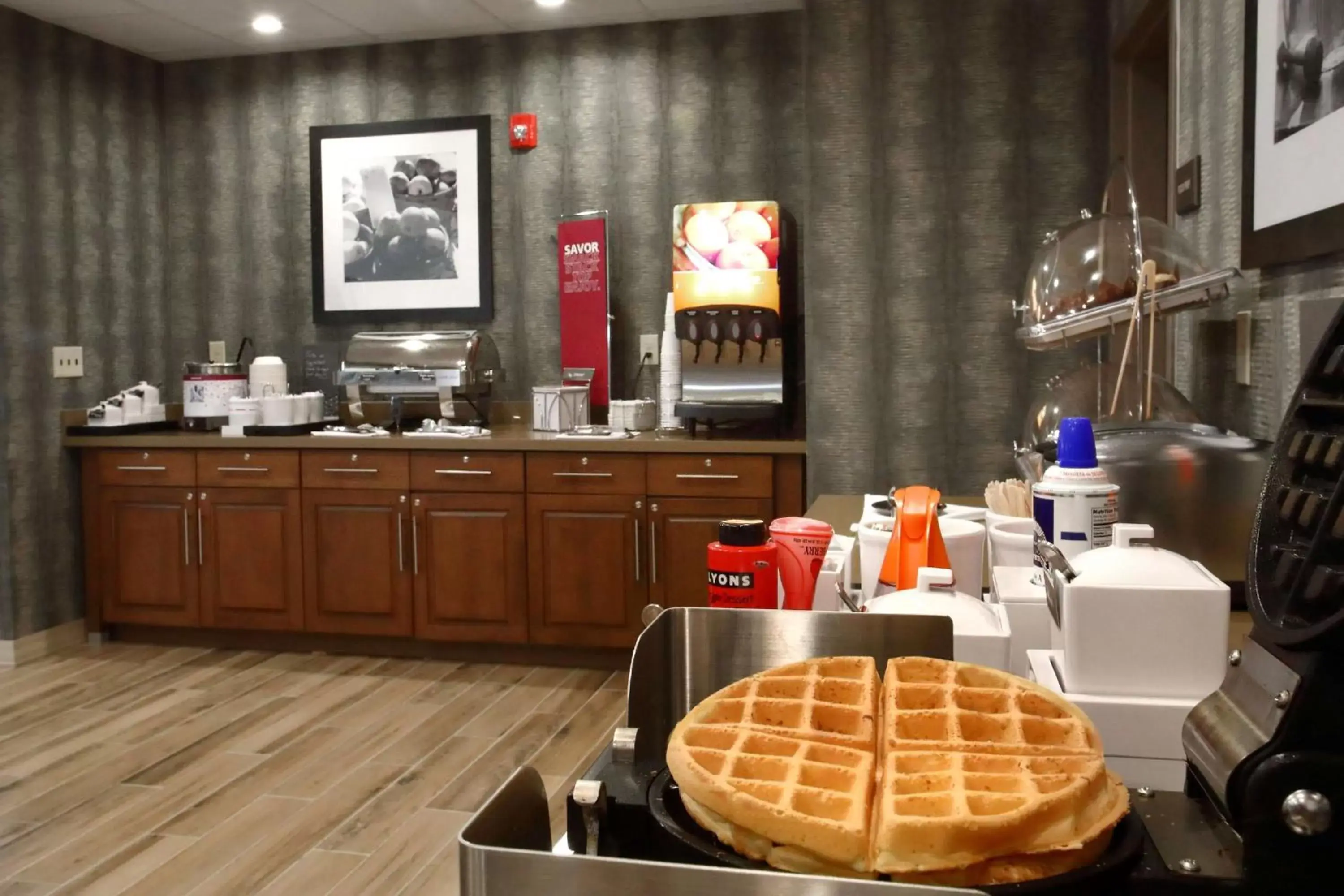 Dining area, Restaurant/Places to Eat in Hampton Inn & Suites By Hilton Baltimore/Aberdeen, Md