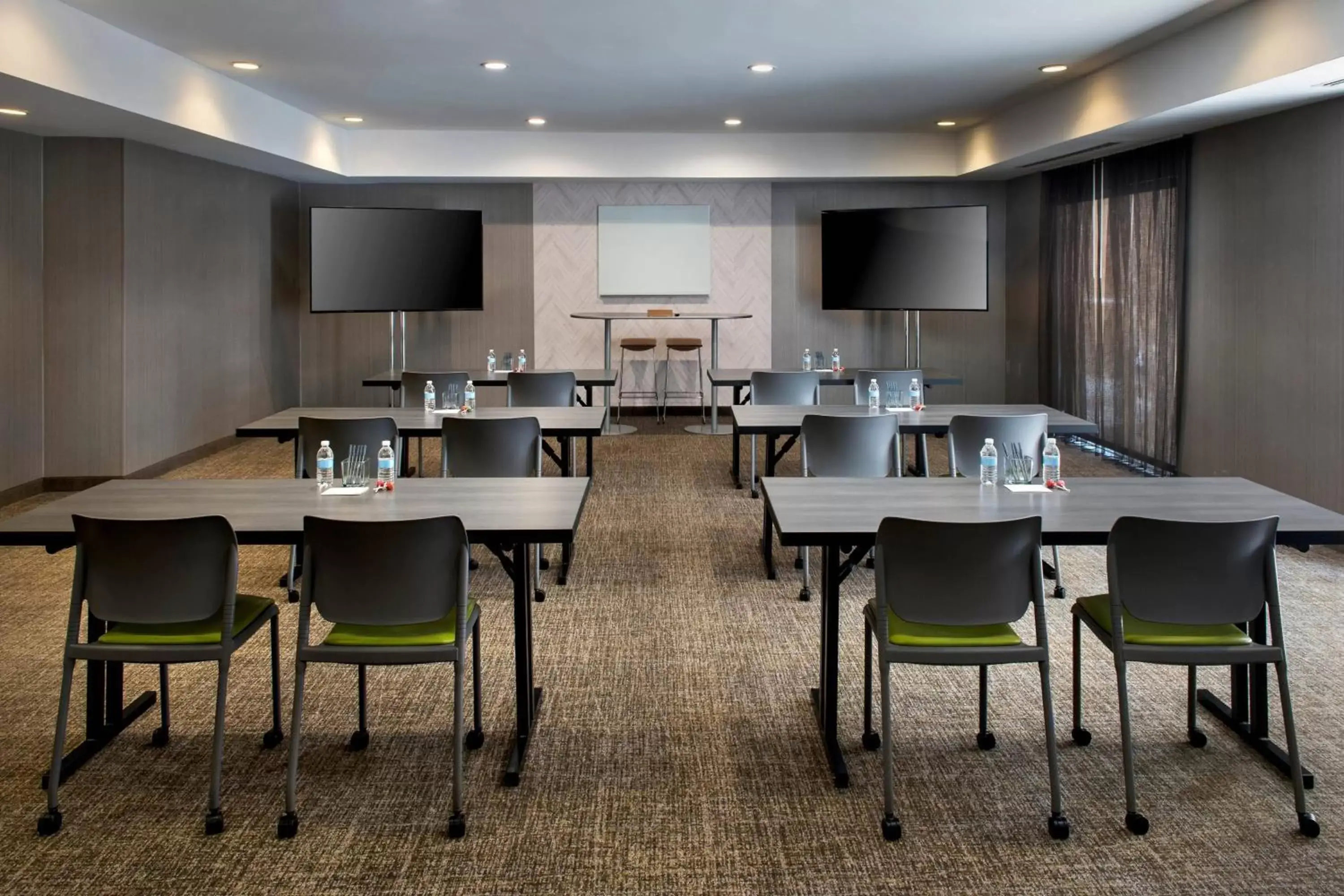 Meeting/conference room in SpringHill Suites Herndon Reston