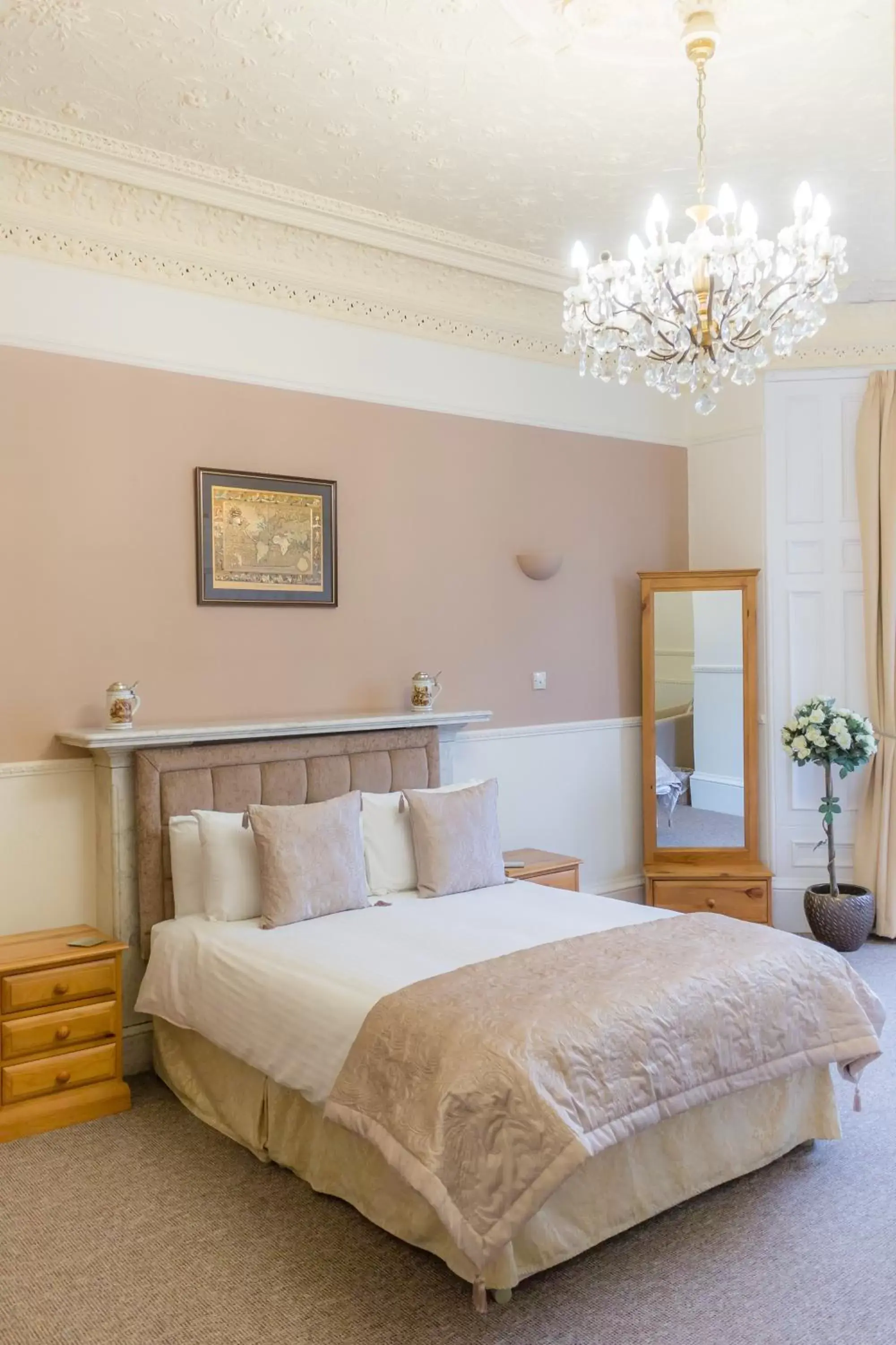 Double Room with Private Bathroom in The Hawick Hotel Double Room with Private Bathroom in The Hawick Hotel