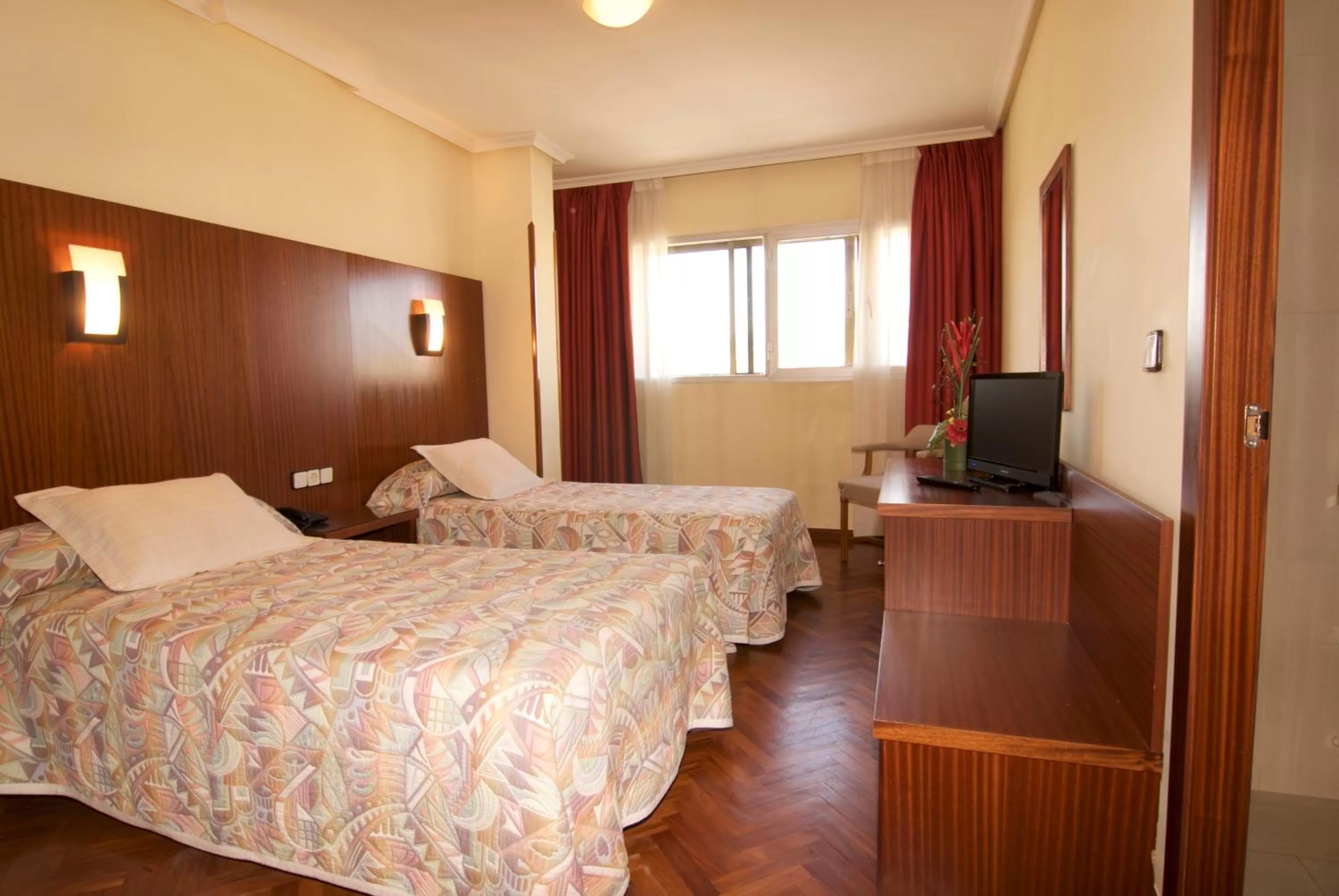 Photo of the whole room, Bed in Hotel Galaico