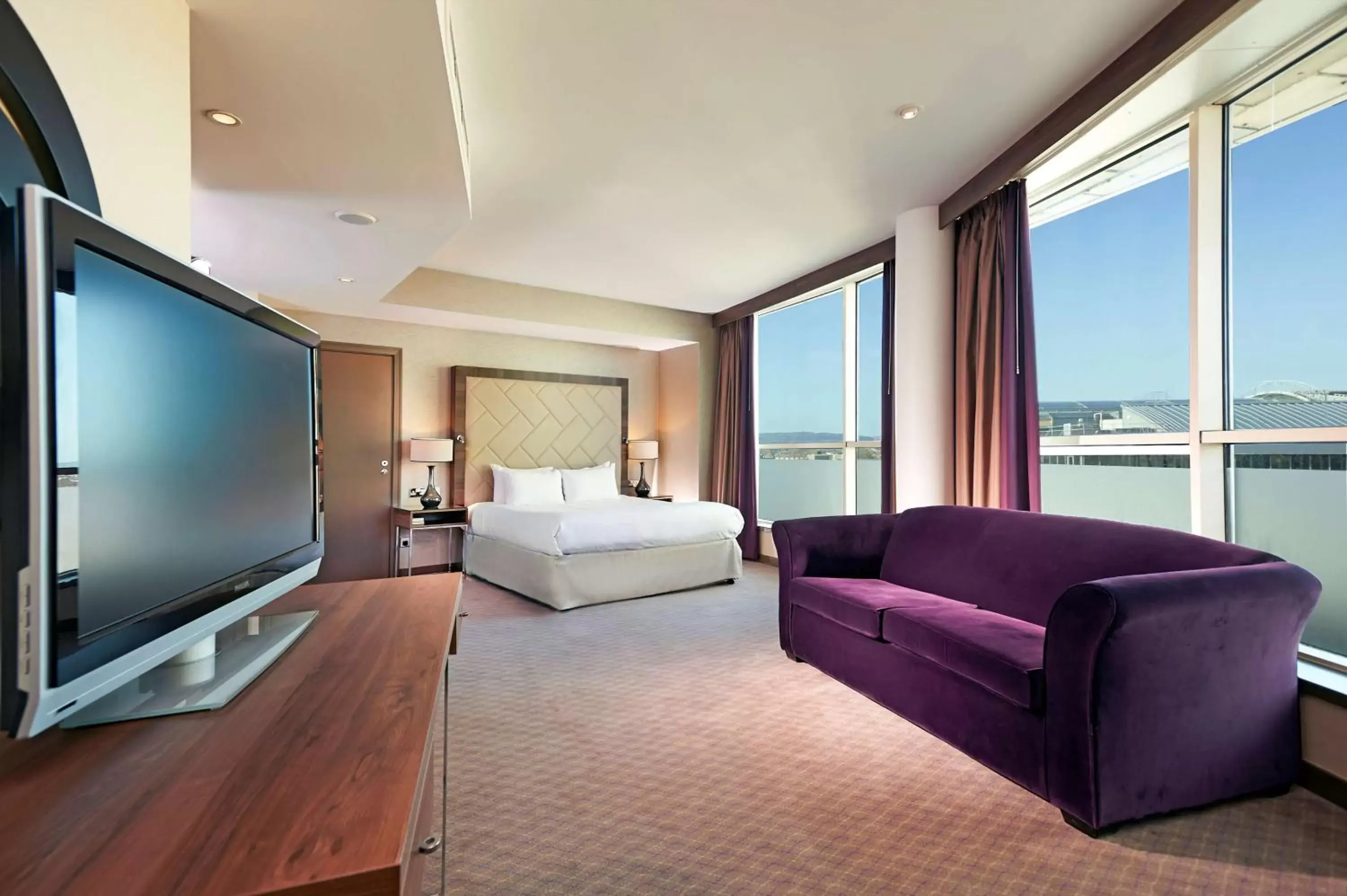 Bedroom, Seating Area in Hilton Cardiff