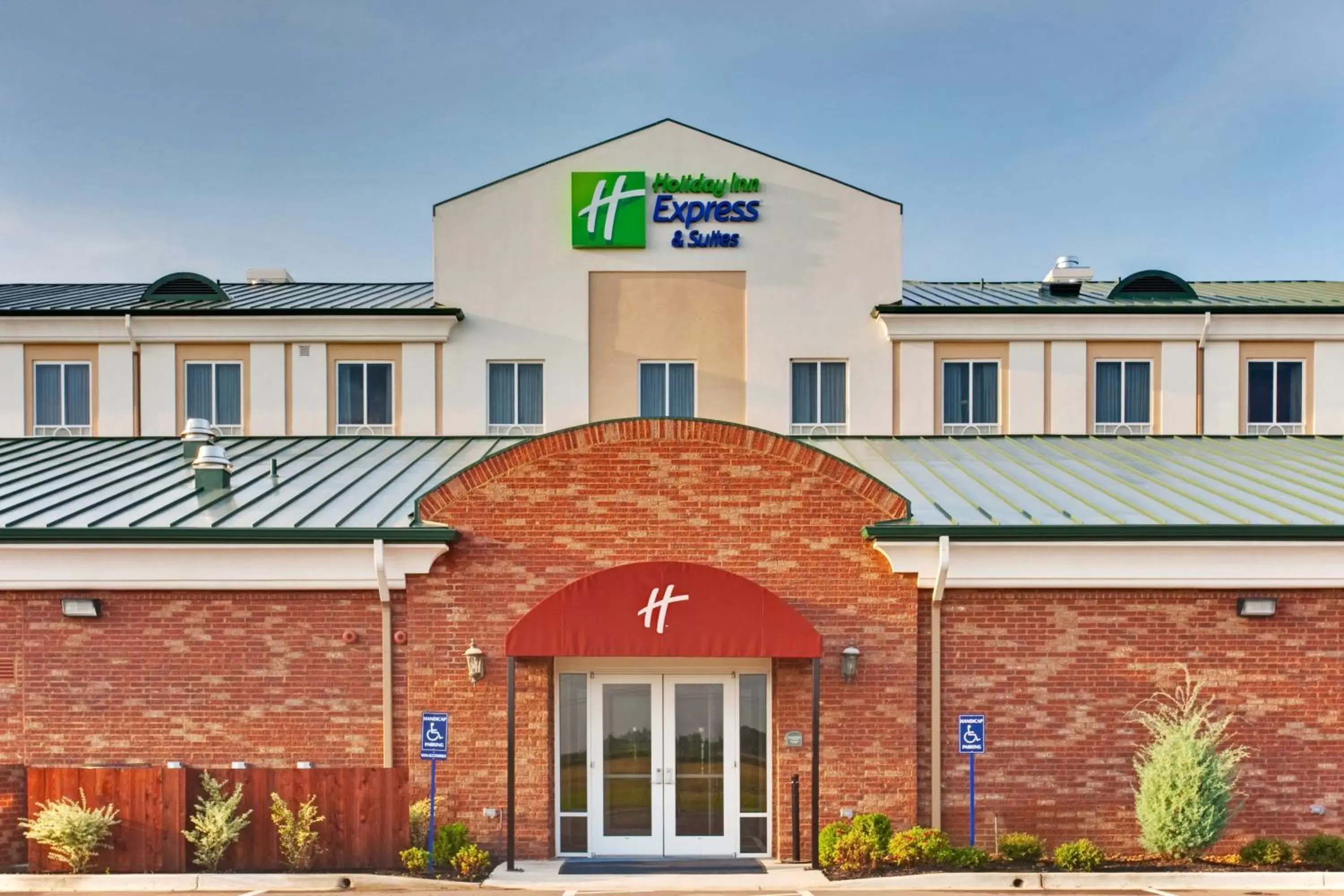 Property Building in Holiday Inn Express Hotel & Suites Millington-Memphis Area, an IHG Hotel