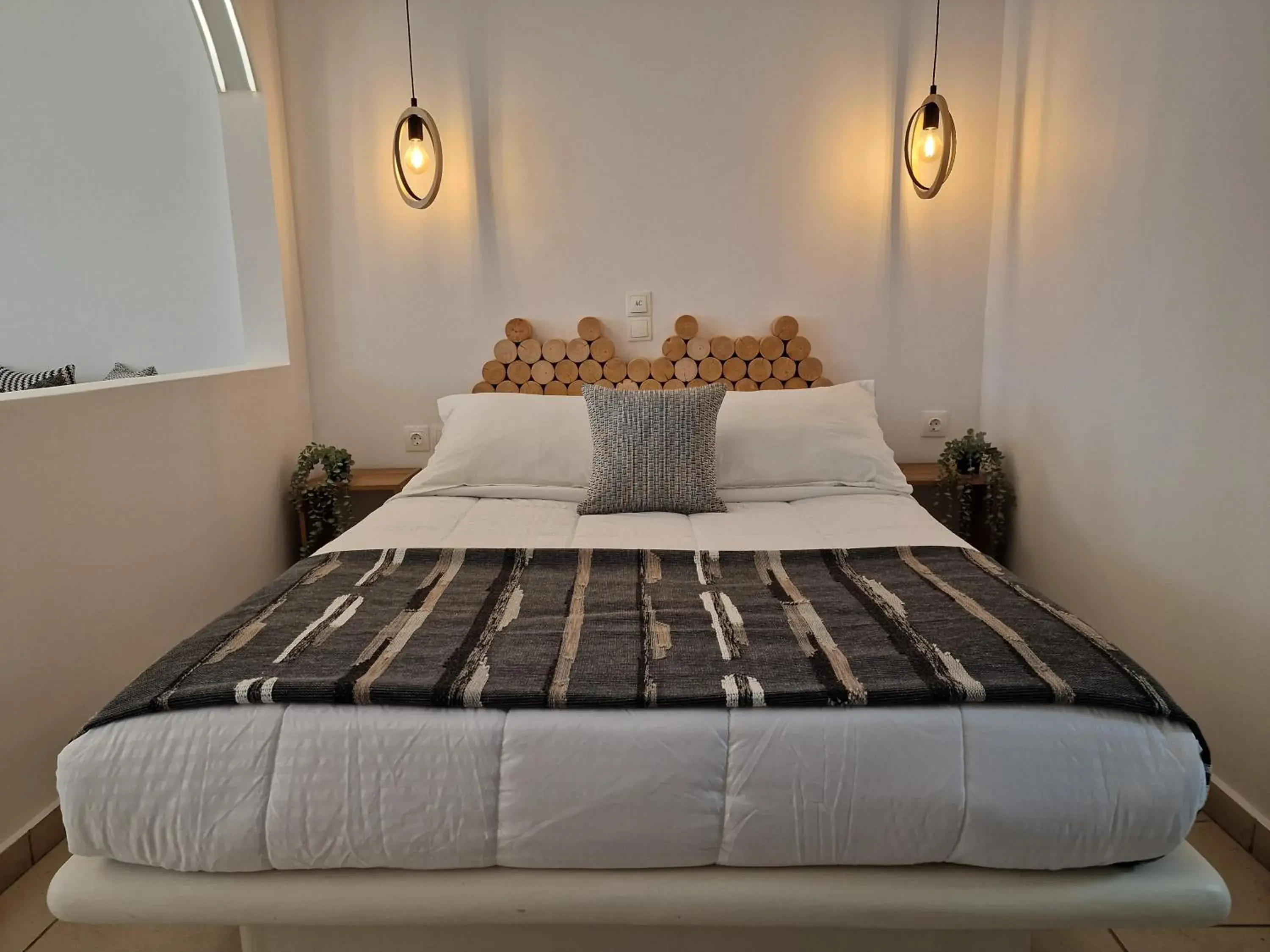 Bedroom, Bed in Amerisa Suites