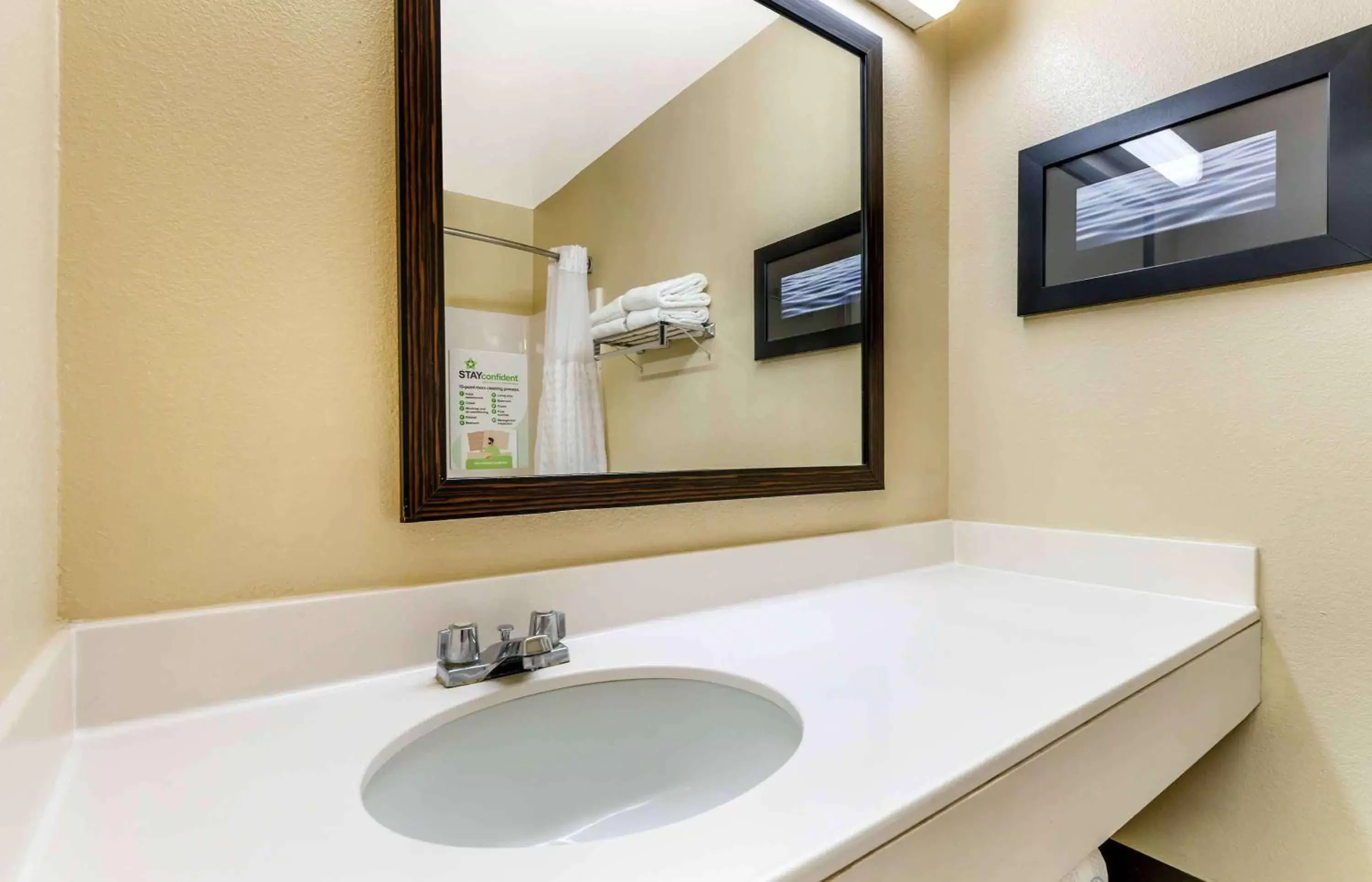 Bathroom in Extended Stay America Suites - Minneapolis - Woodbury