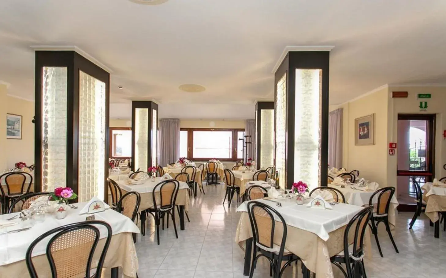 Restaurant/Places to Eat in Hotel Ristorante Borgo La Tana