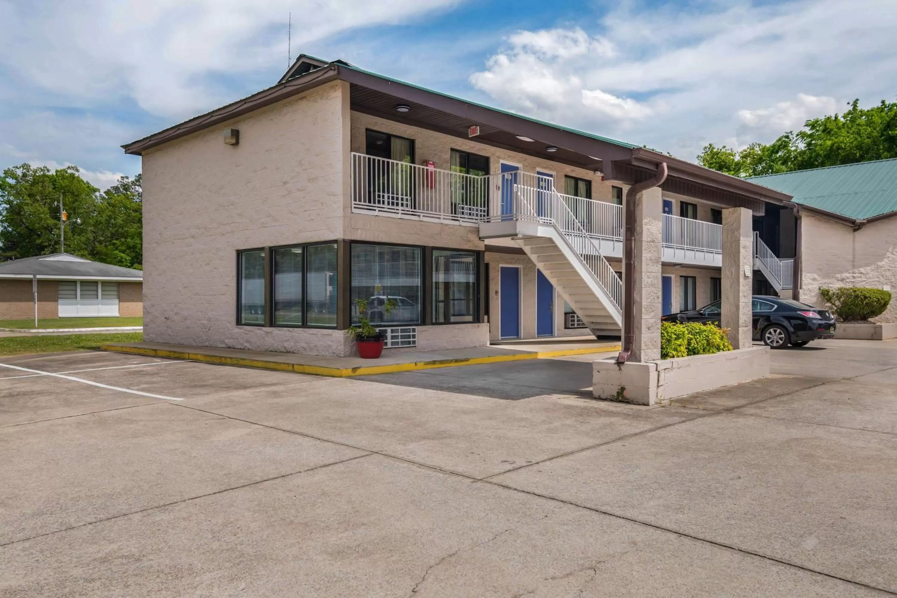 Property building in Motel 6-Attalla, AL