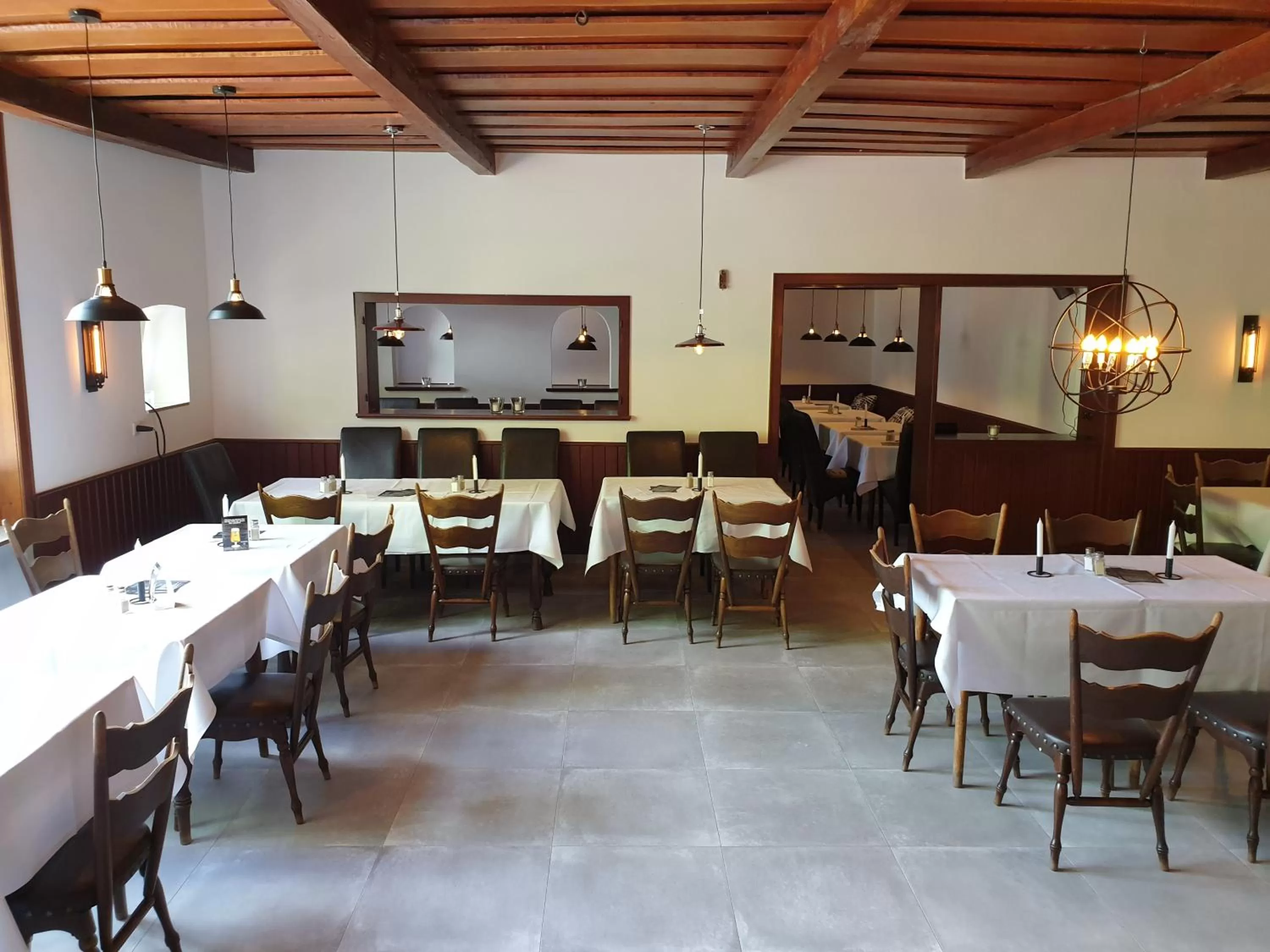 Restaurant/places to eat in El Capitan nähe Movie Park