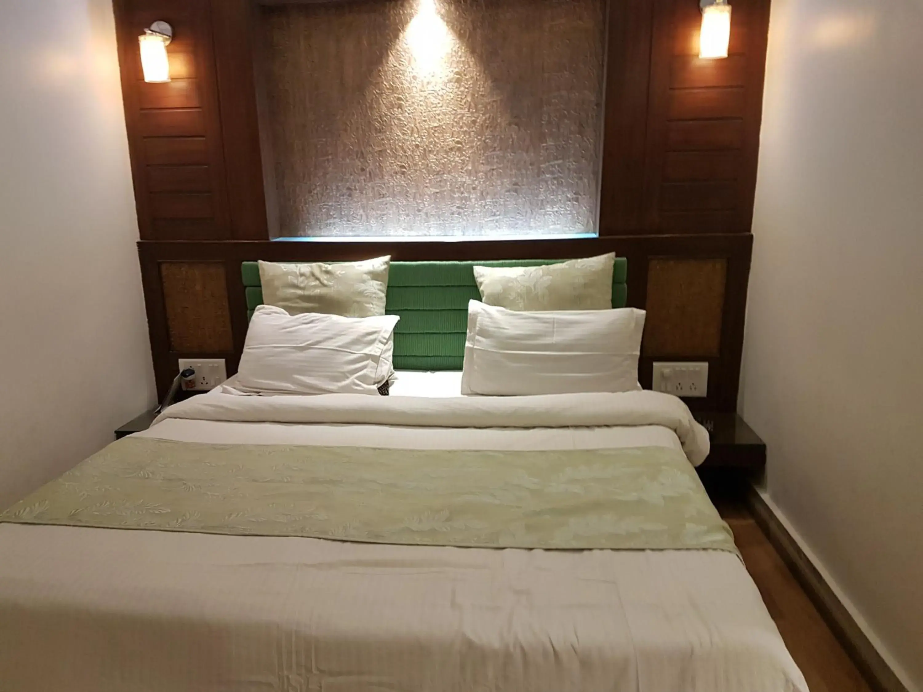 Bed in Chacha Inn - The Garden Retreat