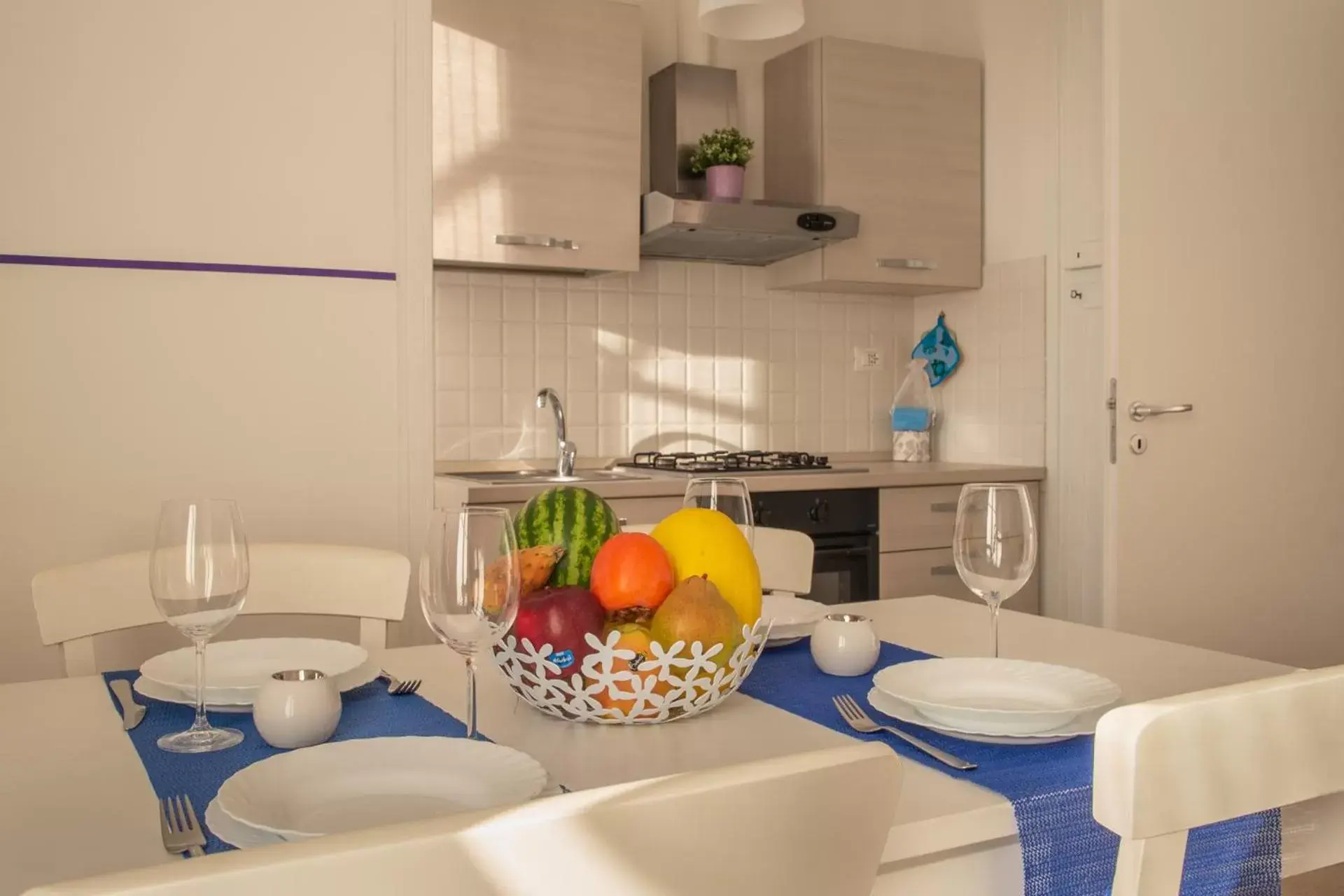 Kitchen or kitchenette, Dining Area in Residence Holidays