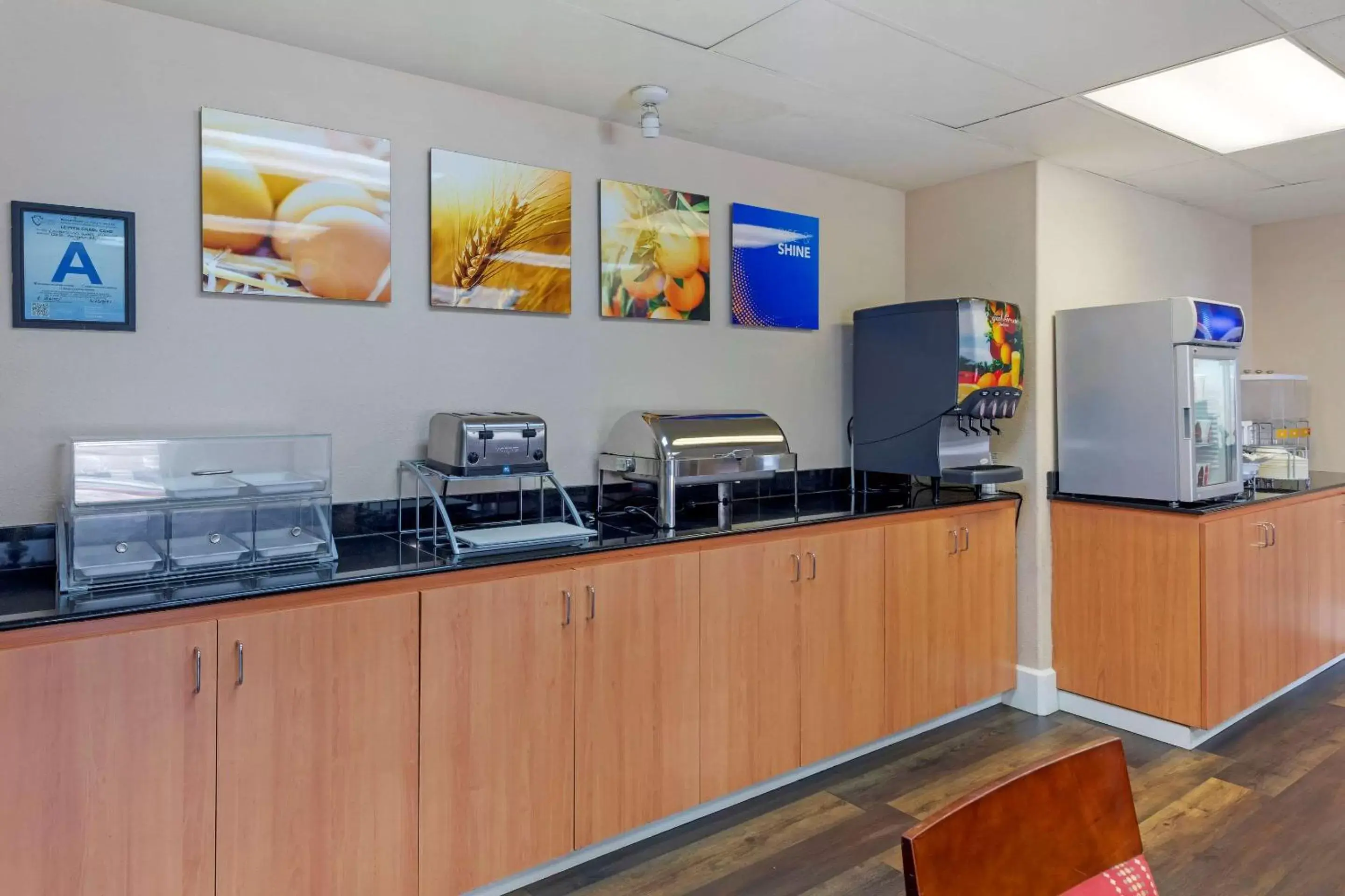 Restaurant/places to eat, Kitchen/Kitchenette in Comfort Suites Victorville-Hesperia