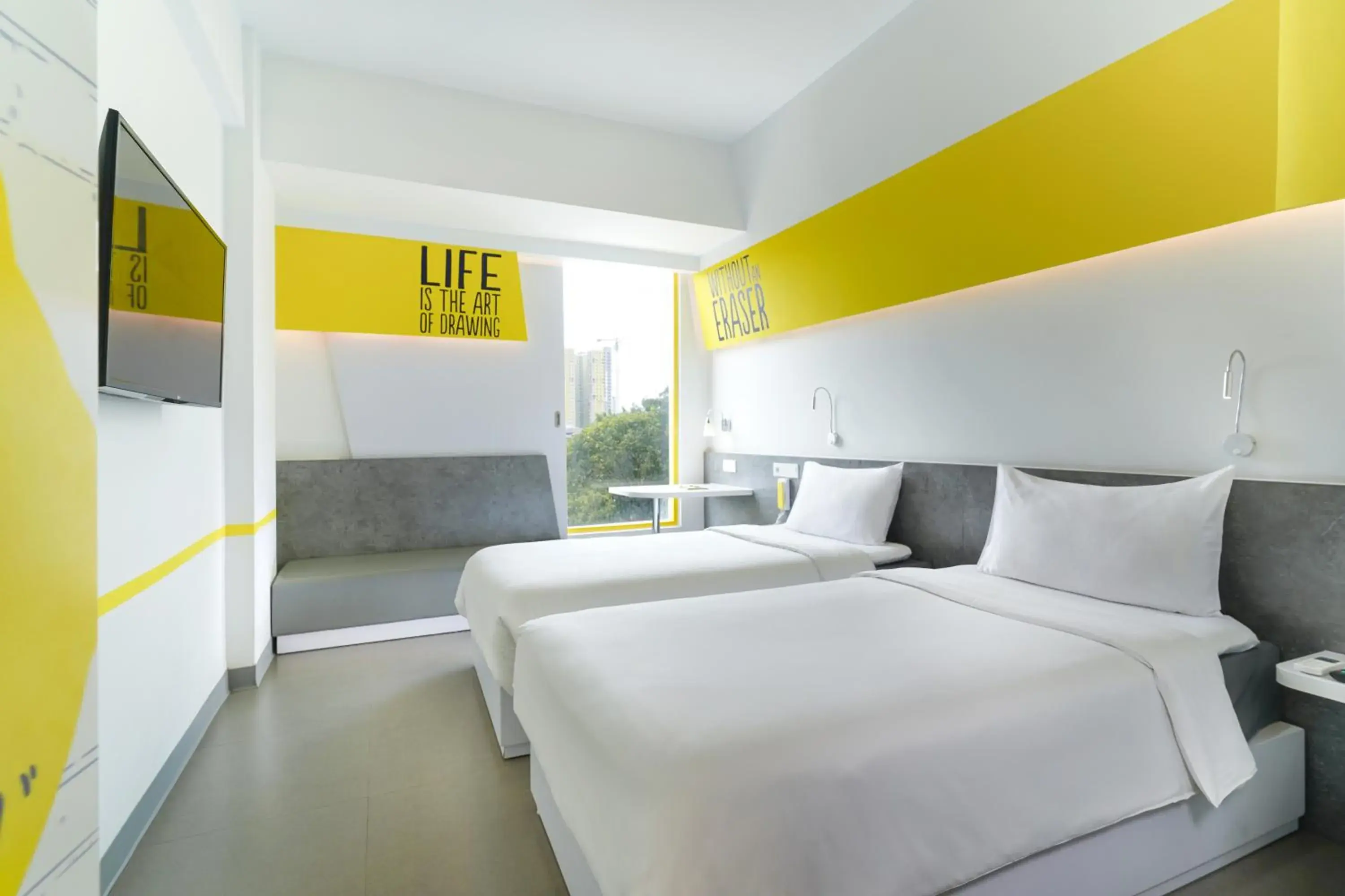 Bed in YELLO Hotel Manggarai