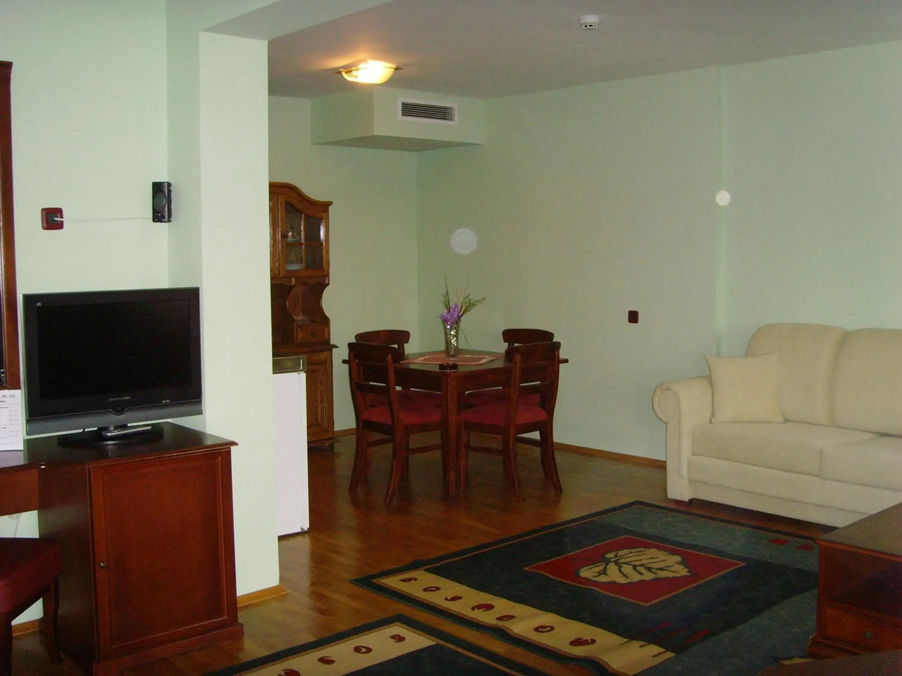 Bedroom, TV/Entertainment Center in Meridian Hotel Bolyarski