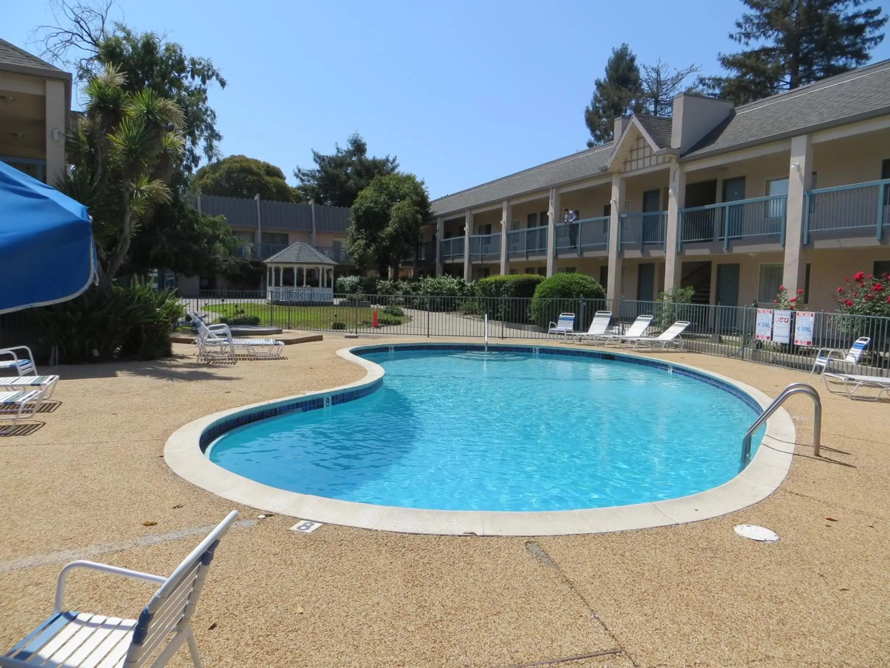 Property building, Swimming Pool in Days Inn by Wyndham Redwood City