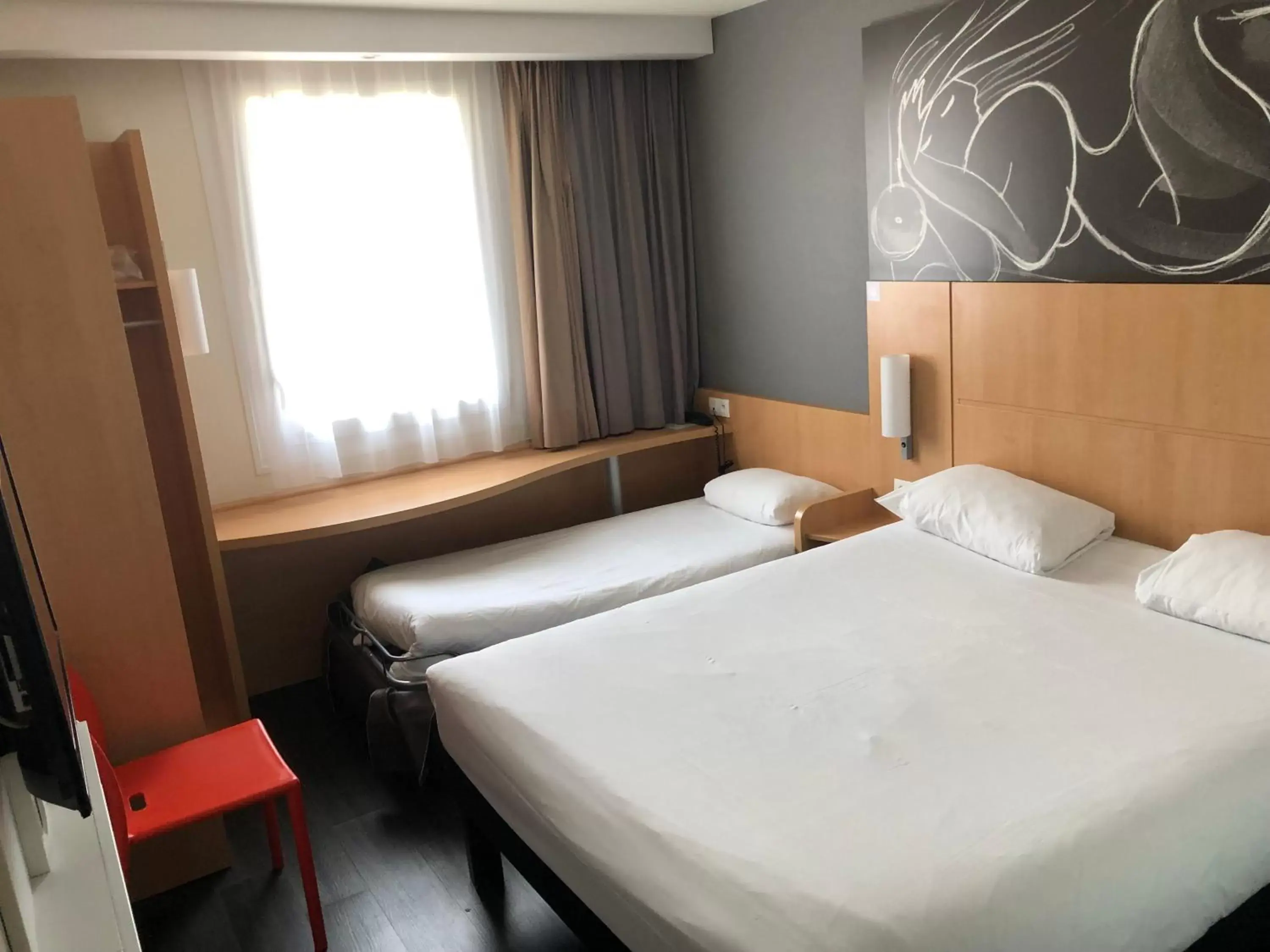 Bed in ibis Clermont Ferrand Nord Riom