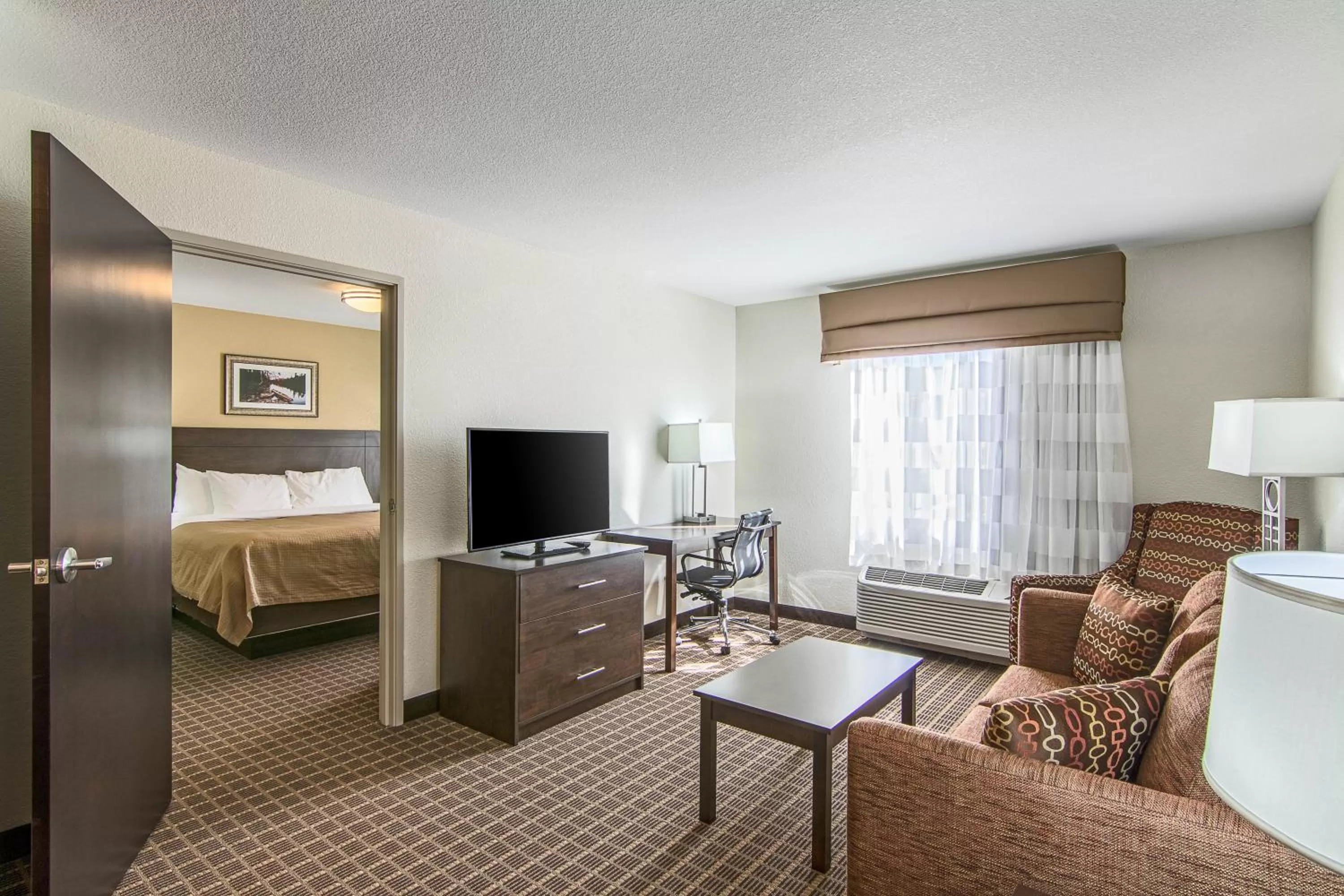 TV and multimedia, Bed in Sleep Inn & Suites West-Near Medical Center