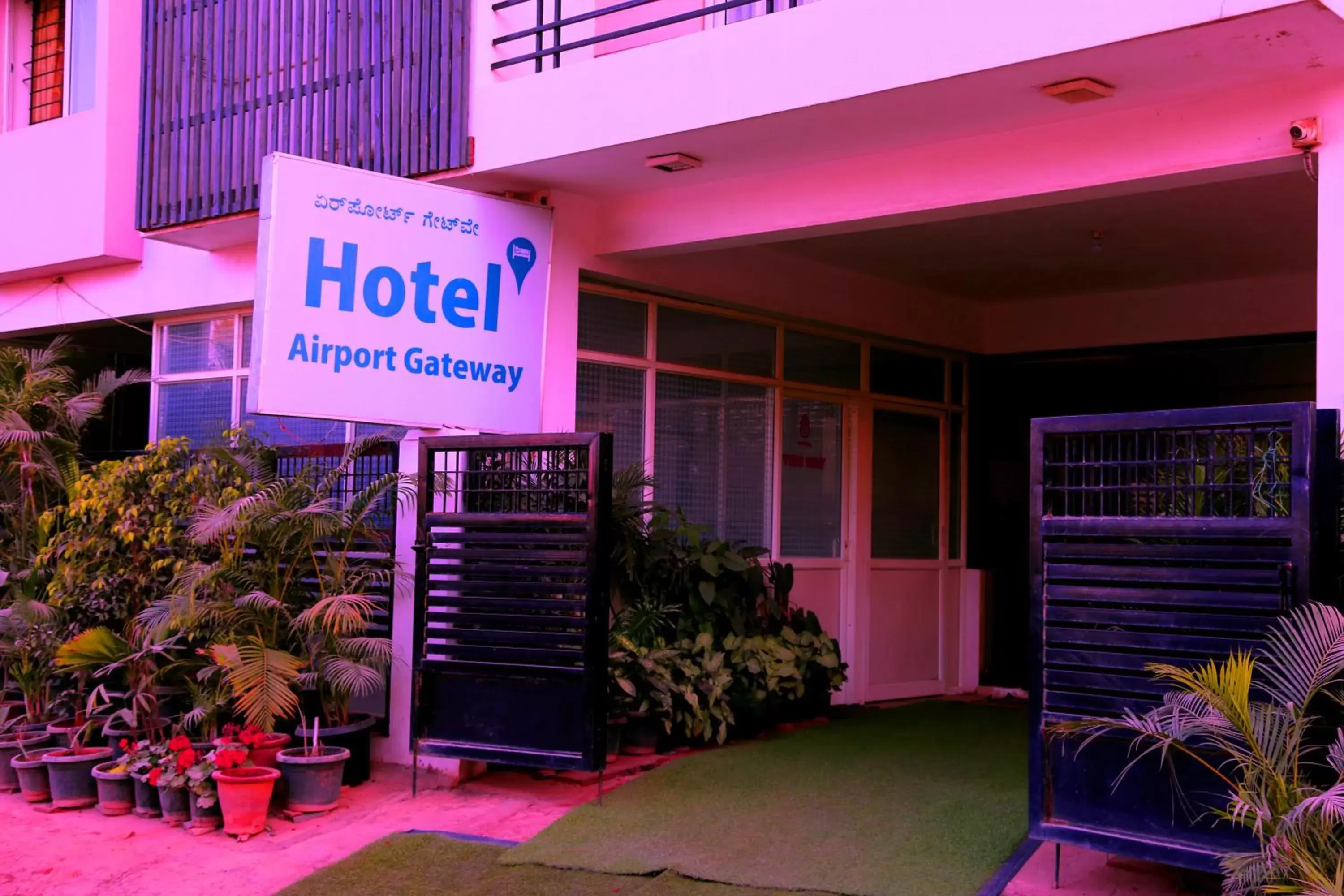 Facade/entrance in Airport Gateway Hotel