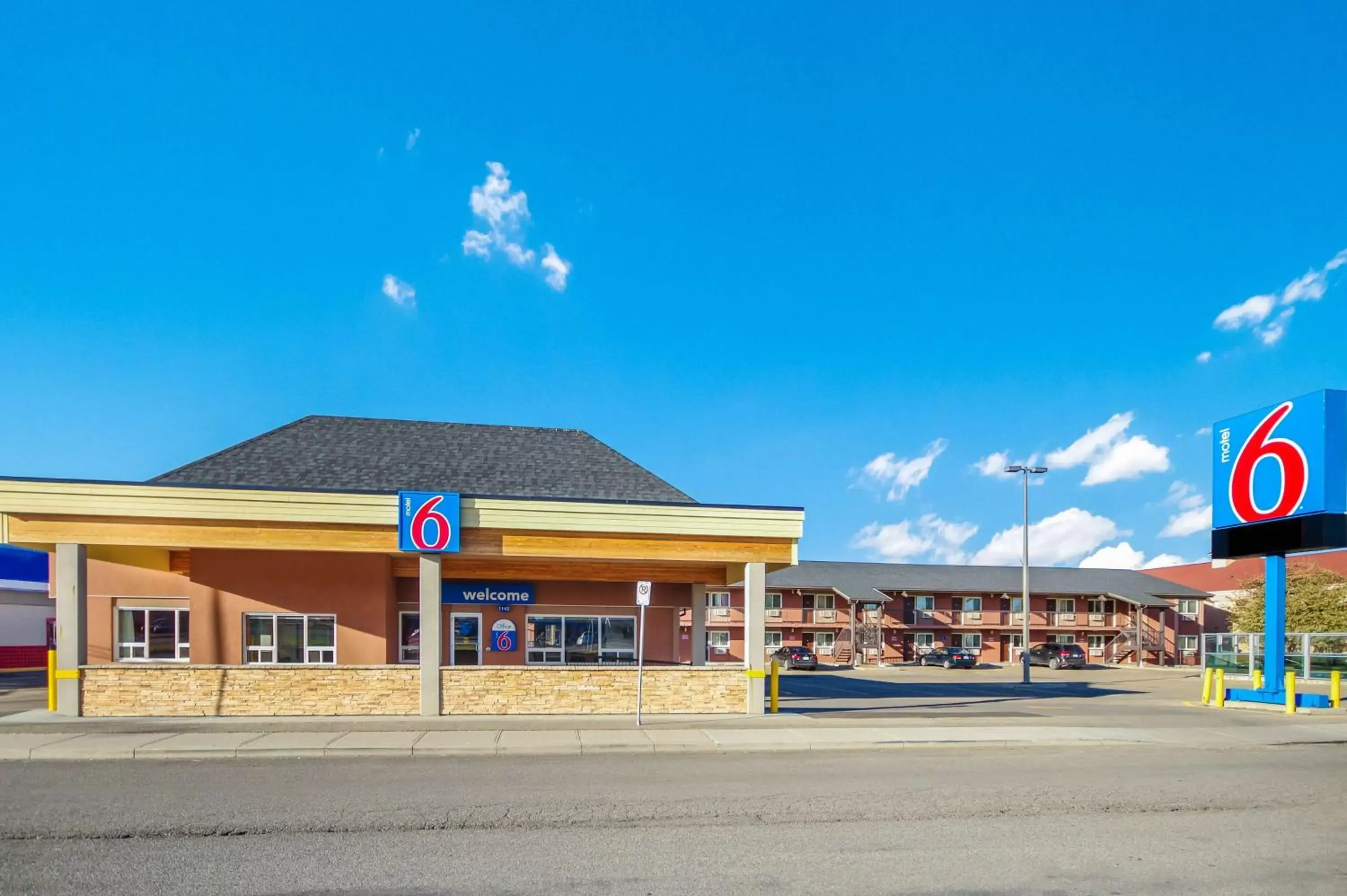 Property building in Motel 6-Lethbridge, AB Property building in Motel 6-Lethbridge, AB