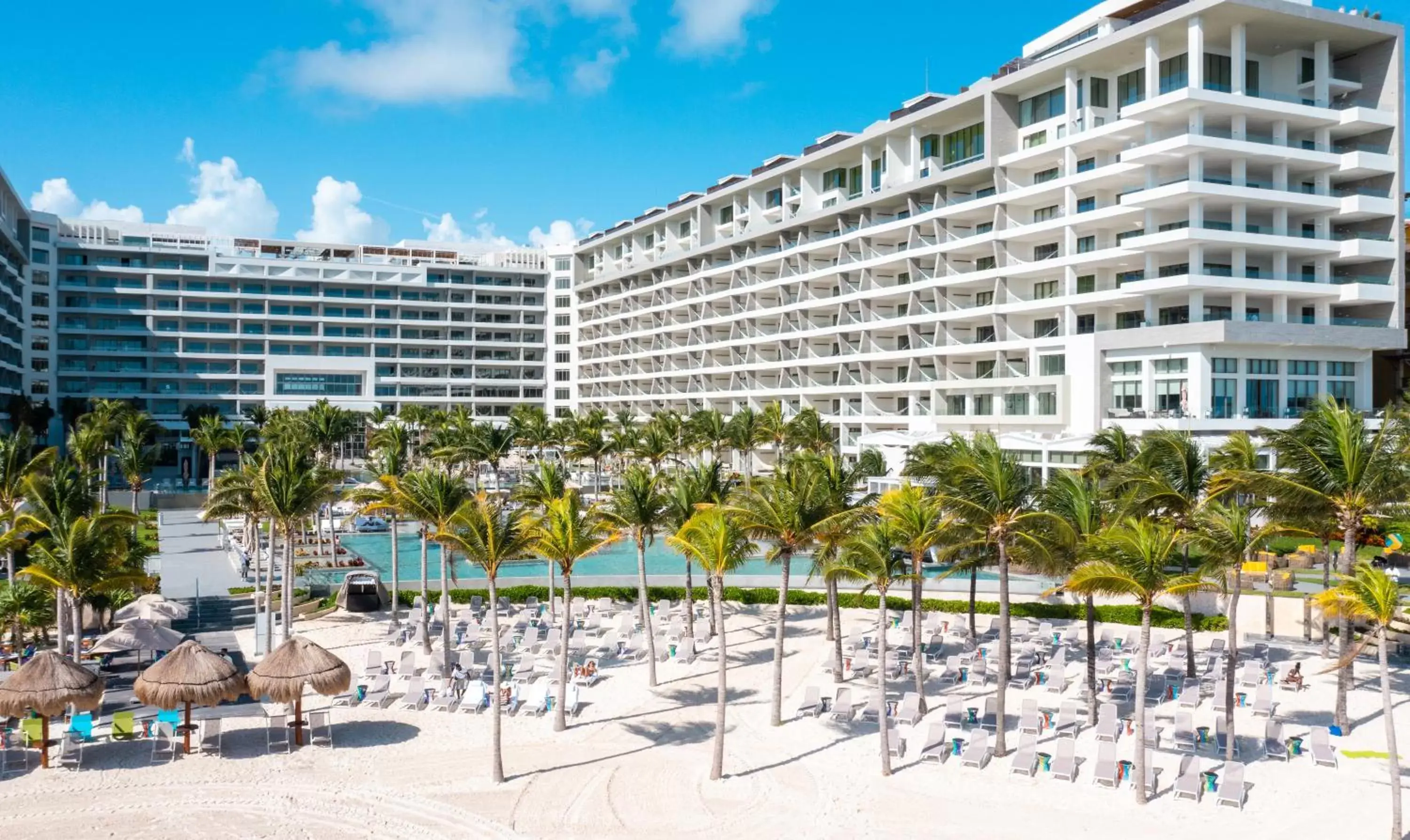 Property Building in Garza Blanca Resort & Spa Cancun