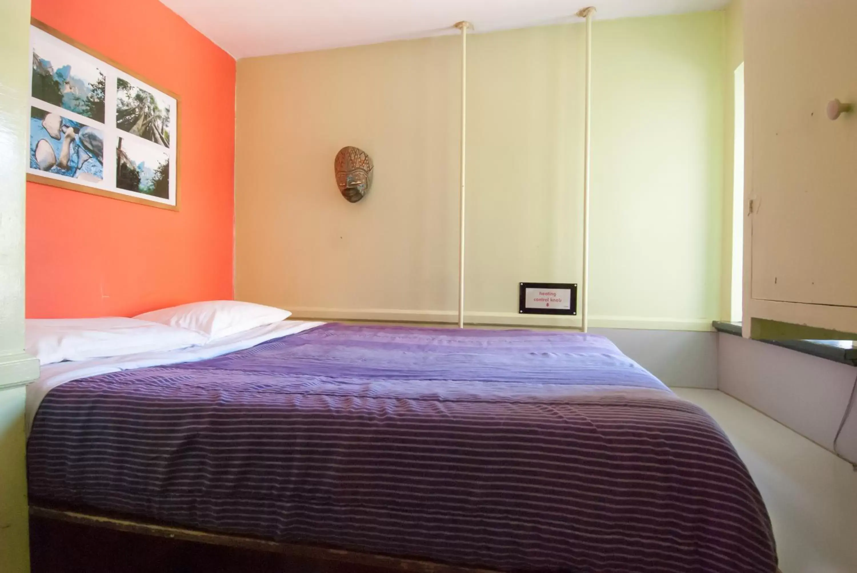 Micro Double Room with Sink (Shared Bathroom) in Ocean Island Inn | Backpackers | Suites
