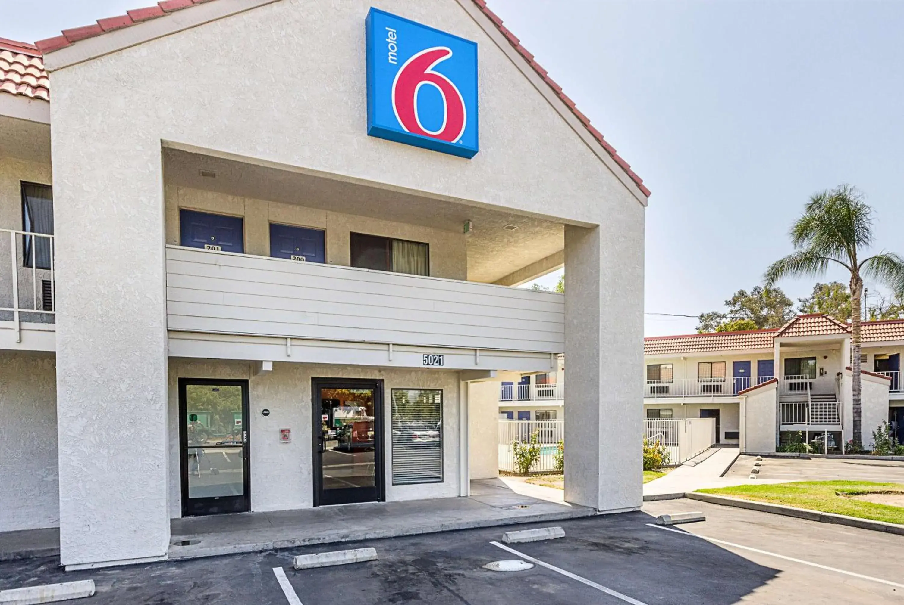 Property building in Motel 6-Fresno, CA