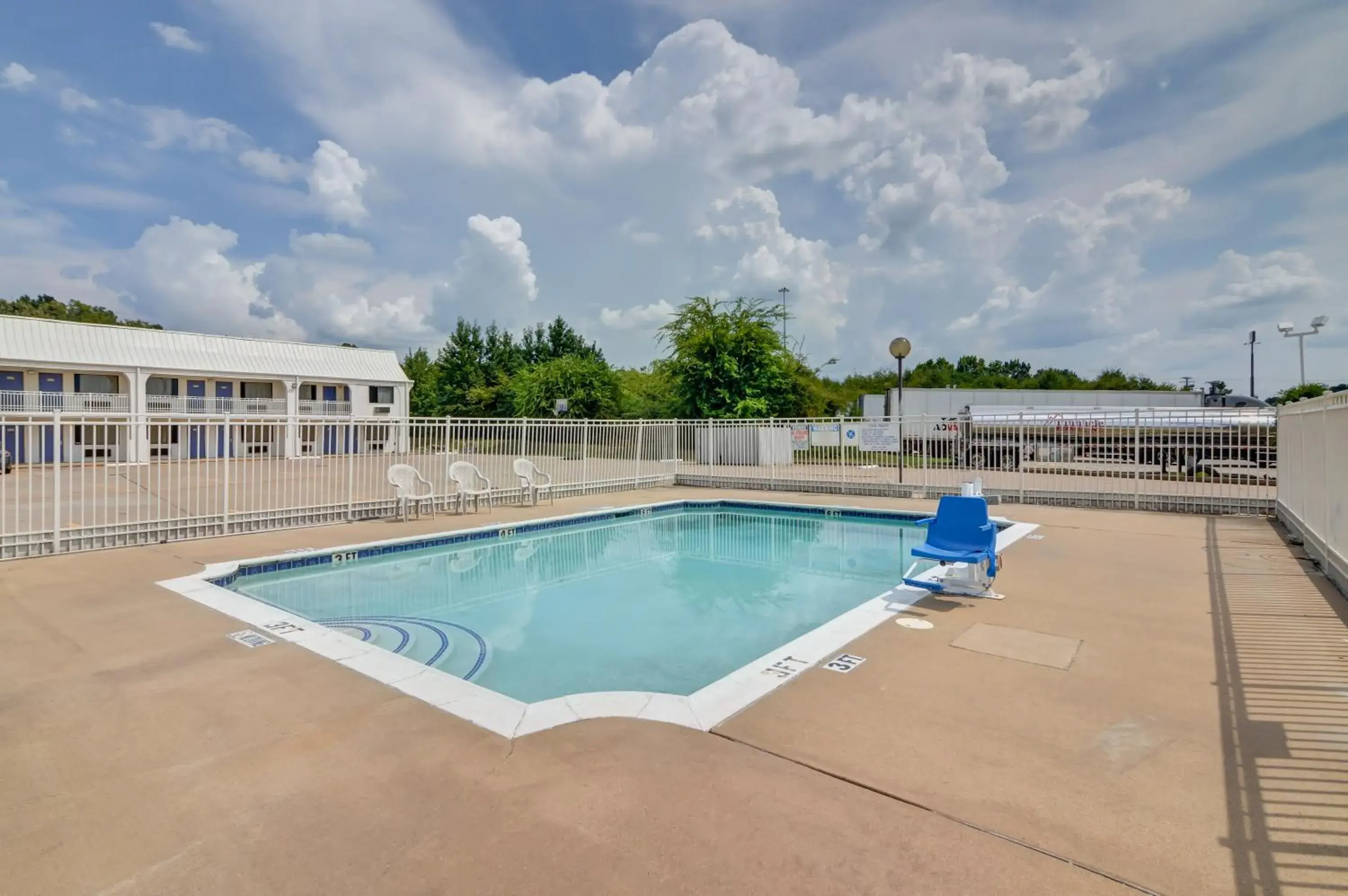 Swimming Pool in Motel 6-Lindale, TX