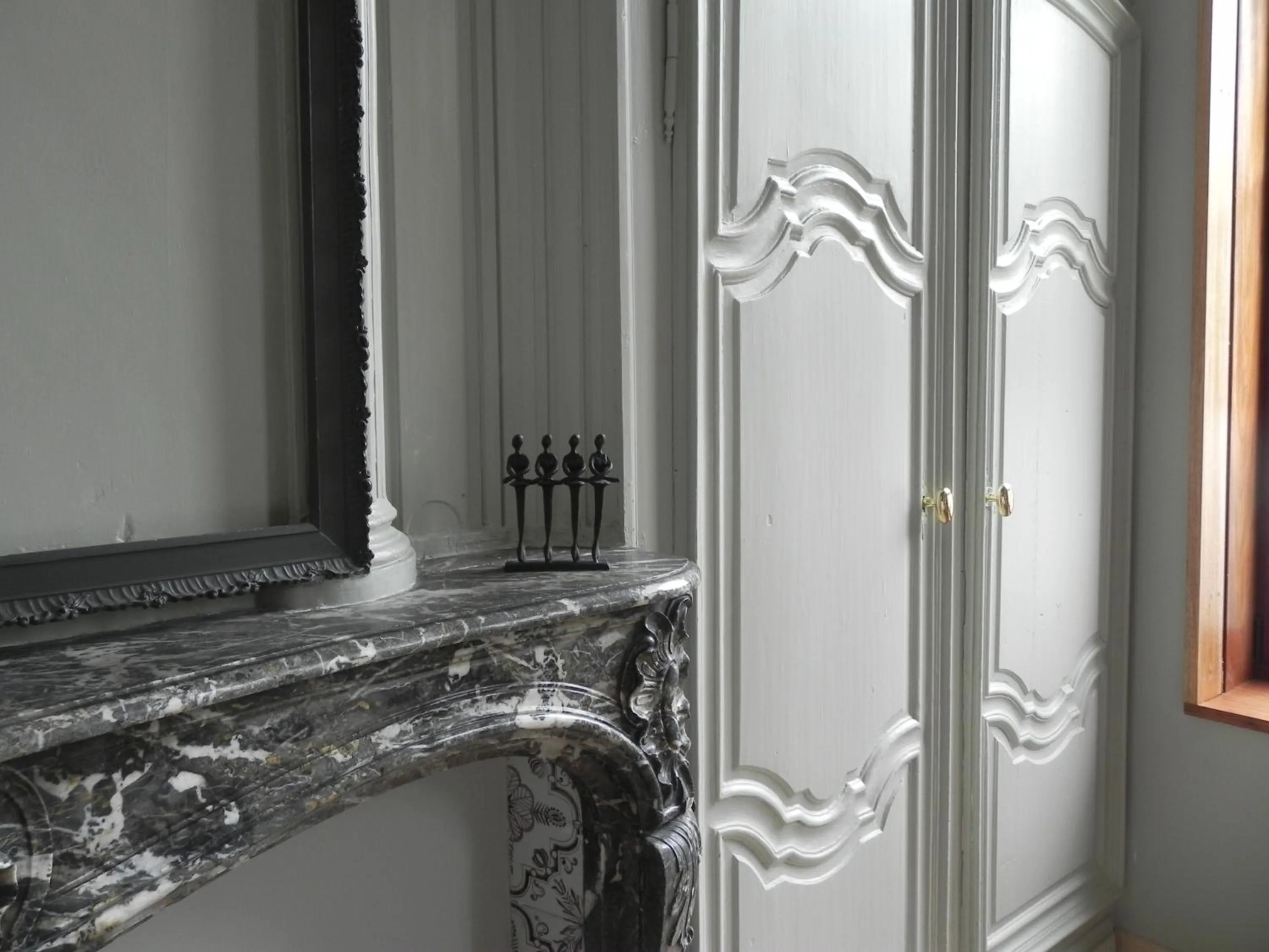 Decorative detail in Hôtel - Restaurant Au Tonnelier