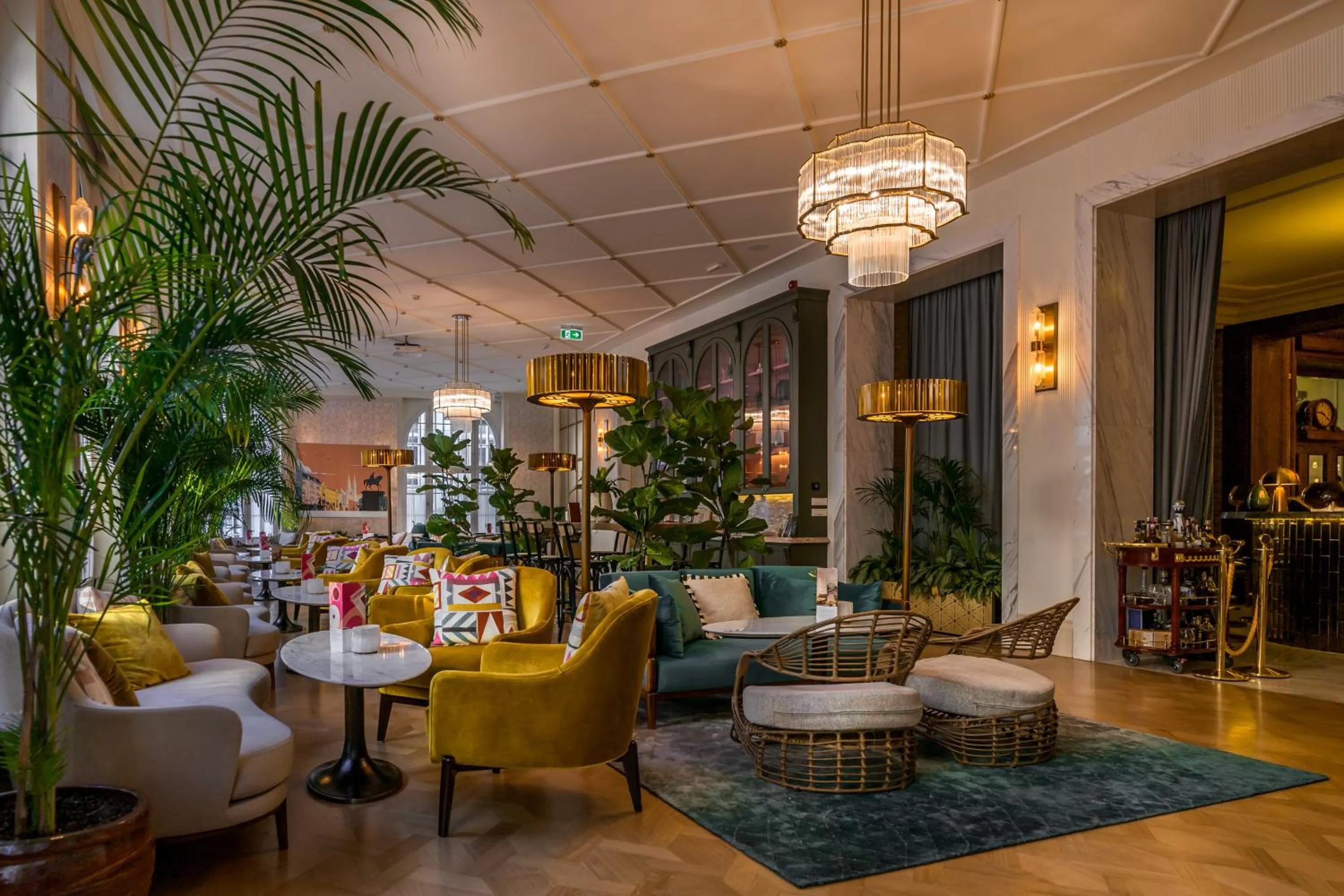 Restaurant/places to eat in Hotel Capital