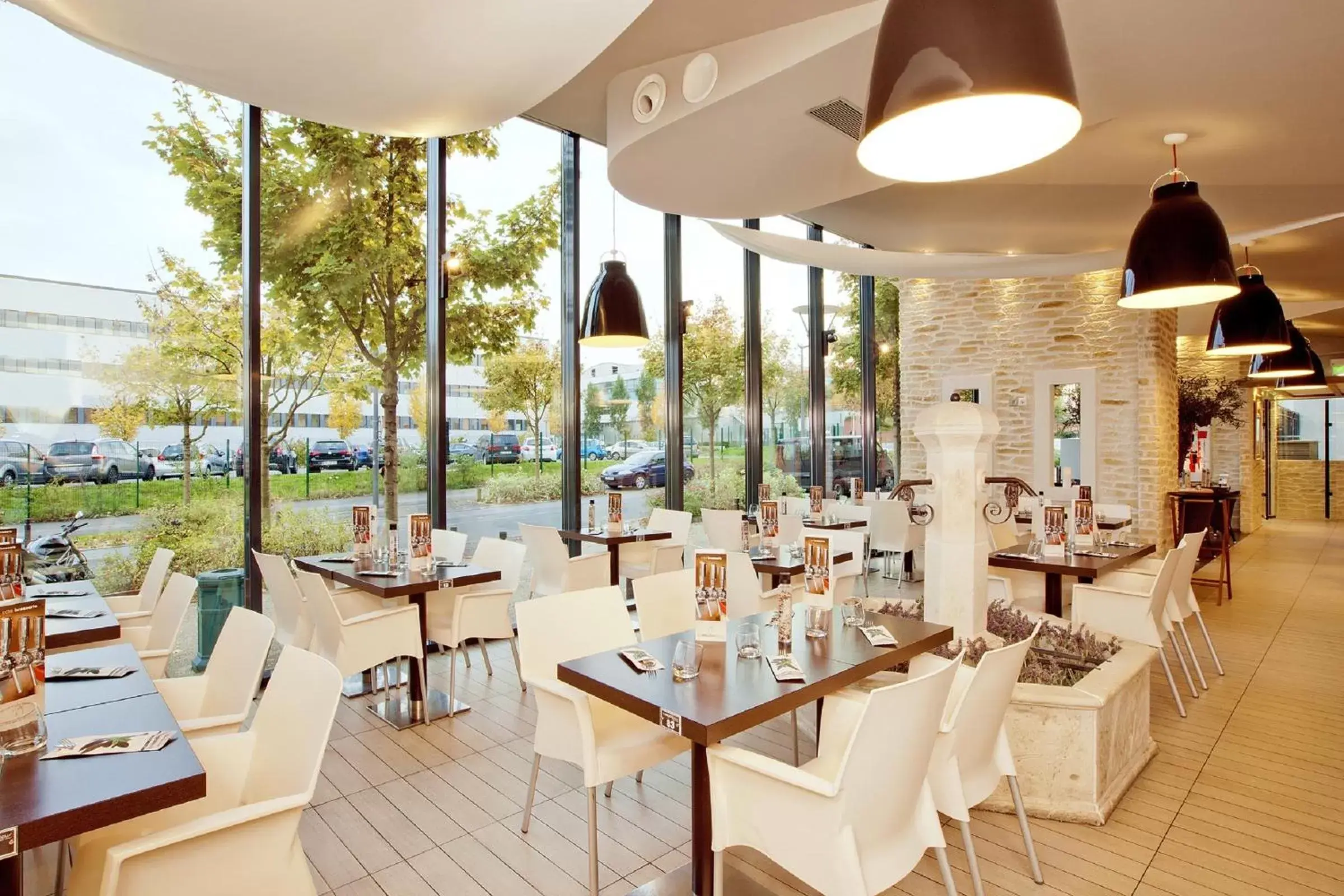 Restaurant/Places to Eat in Residhome Paris-Massy