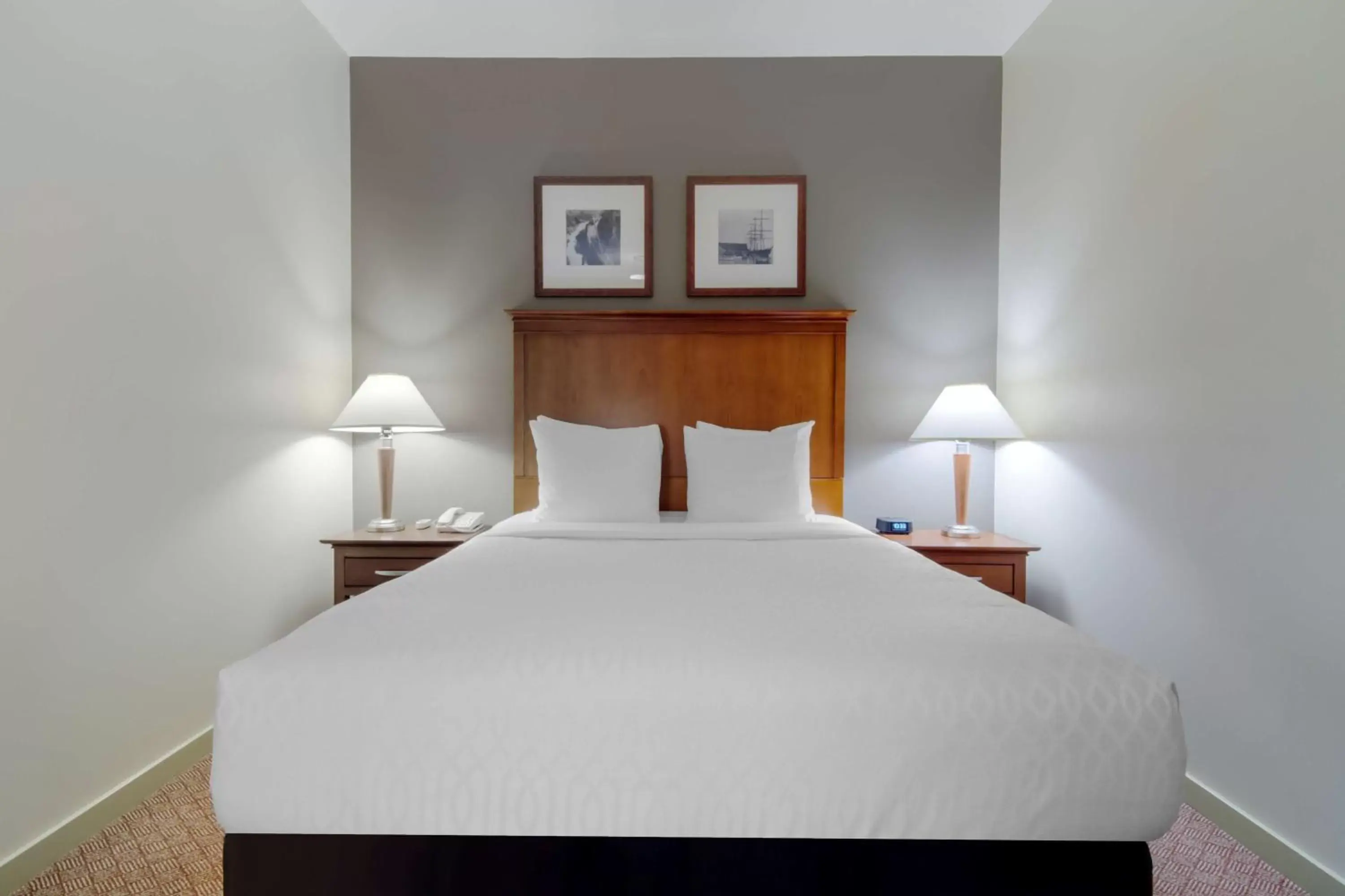 Bedroom, Bed in Best Western PLUS Chemainus Inn