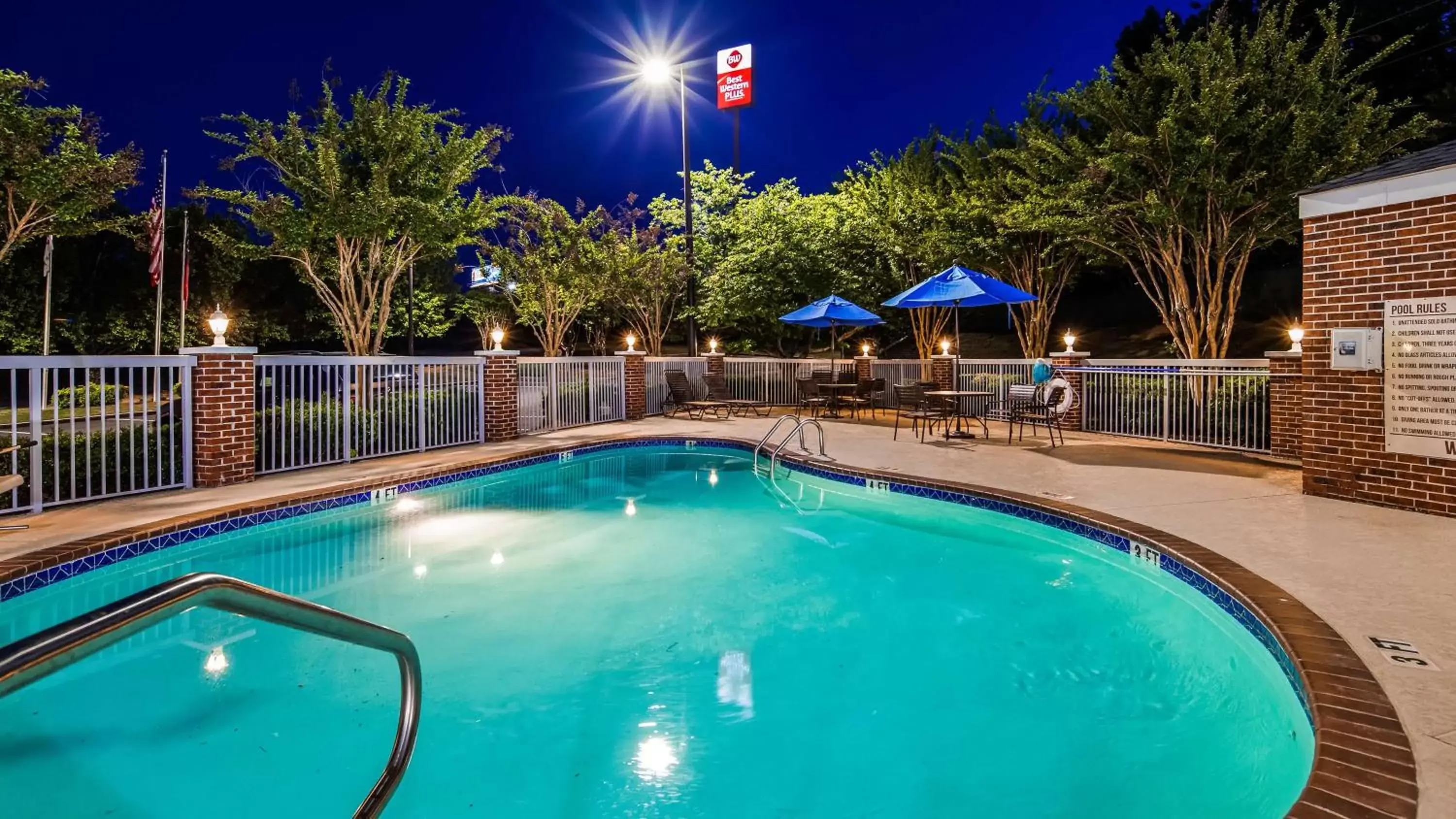 On site, Swimming Pool in Best Western Plus Lake Lanier Gainesville Hotel & Suites