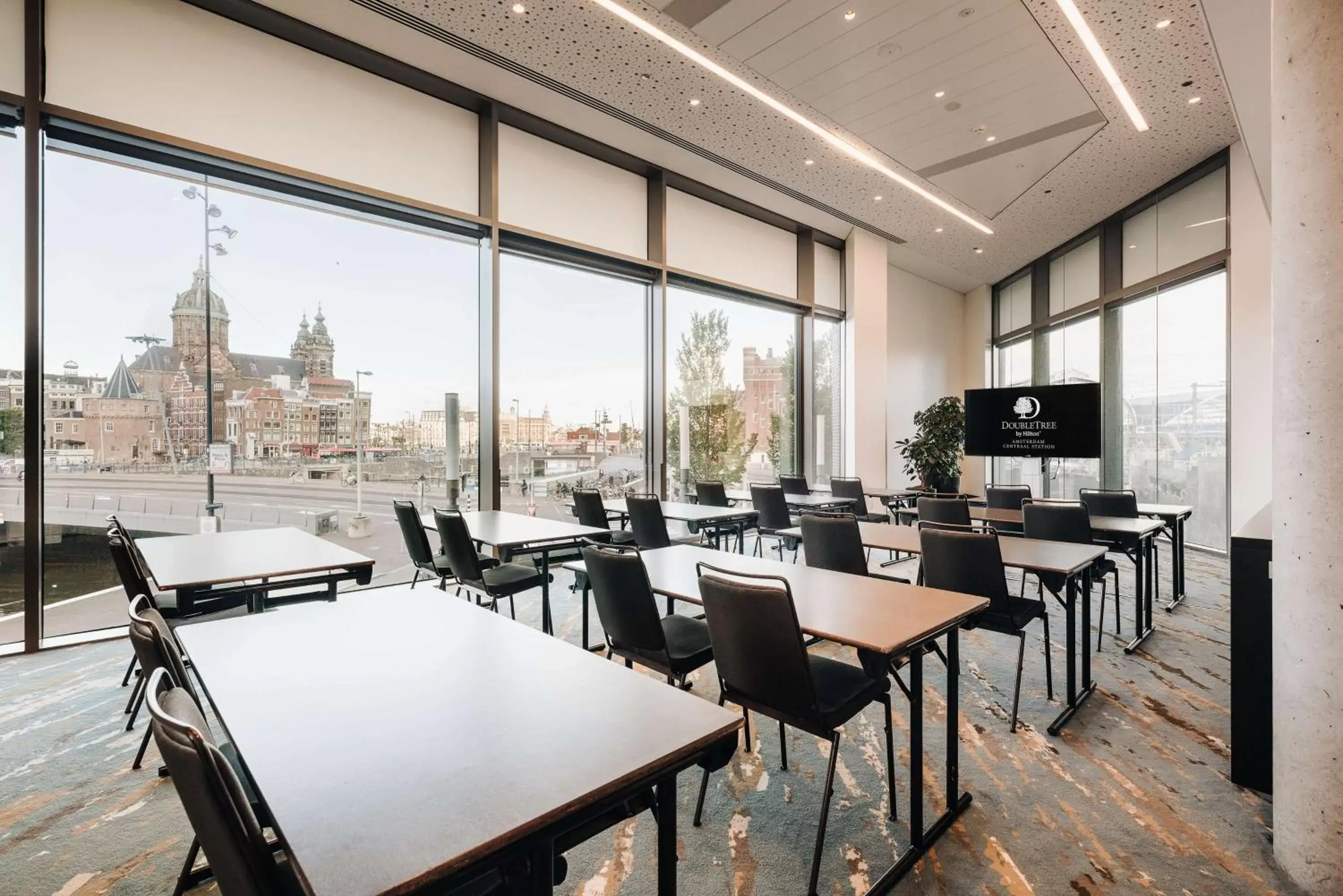 Meeting/conference room, Restaurant/Places to Eat in DoubleTree by Hilton Amsterdam Centraal Station