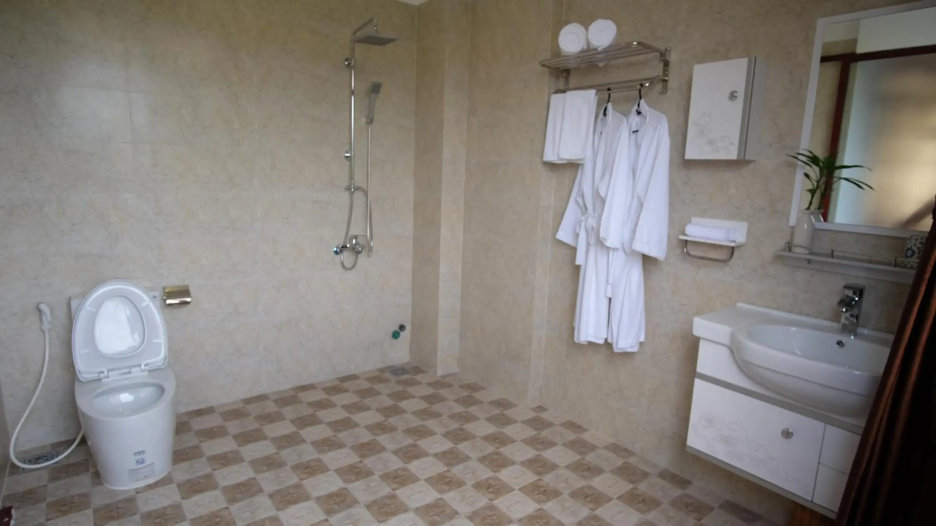 Bathroom in Gia Lam Villa Hoi An