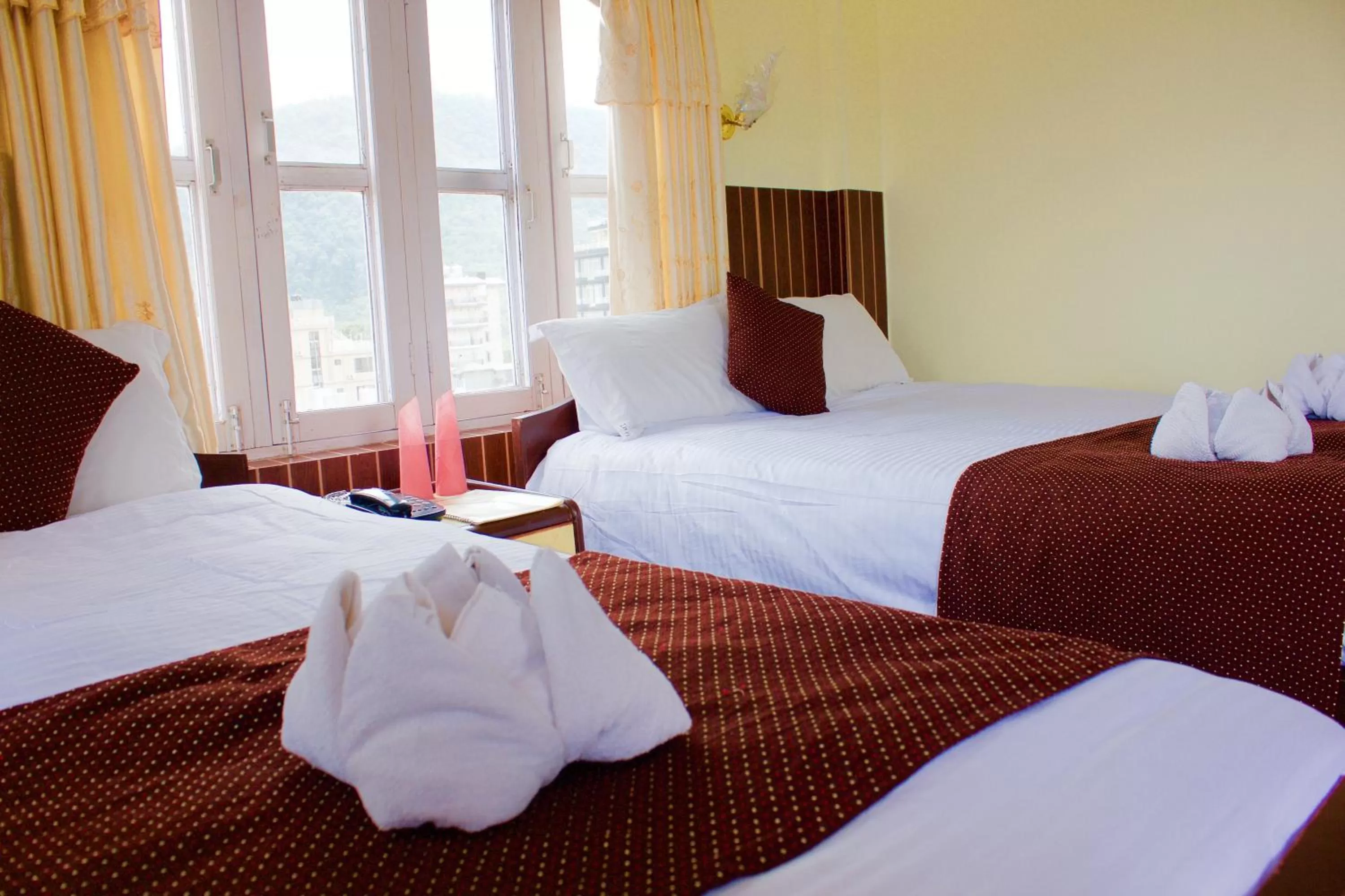 Bed in Hotel Himalayan Inn