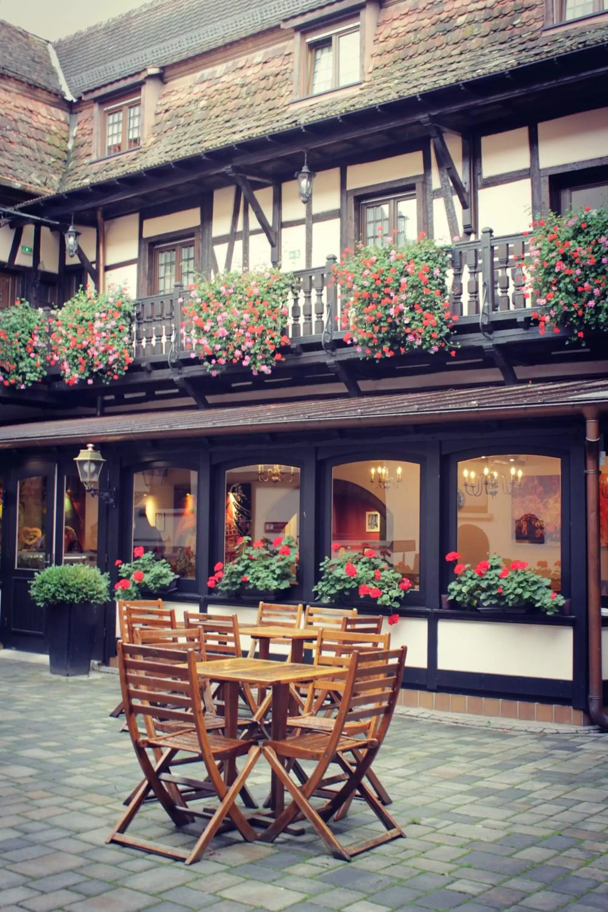 Patio, Property Building in Le Gouverneur Hotel