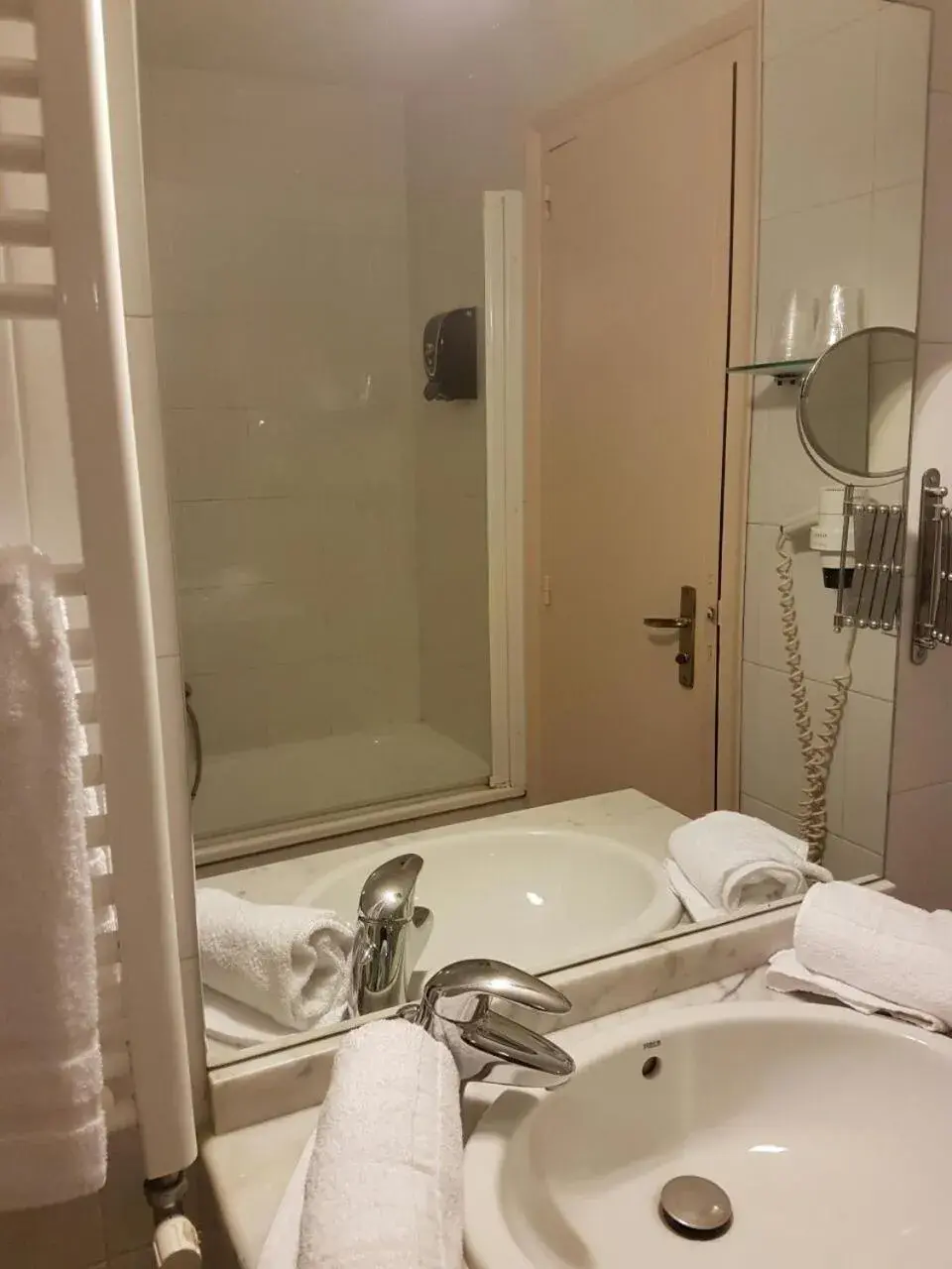 Toilet, Bathroom in Hotel Comapedrosa