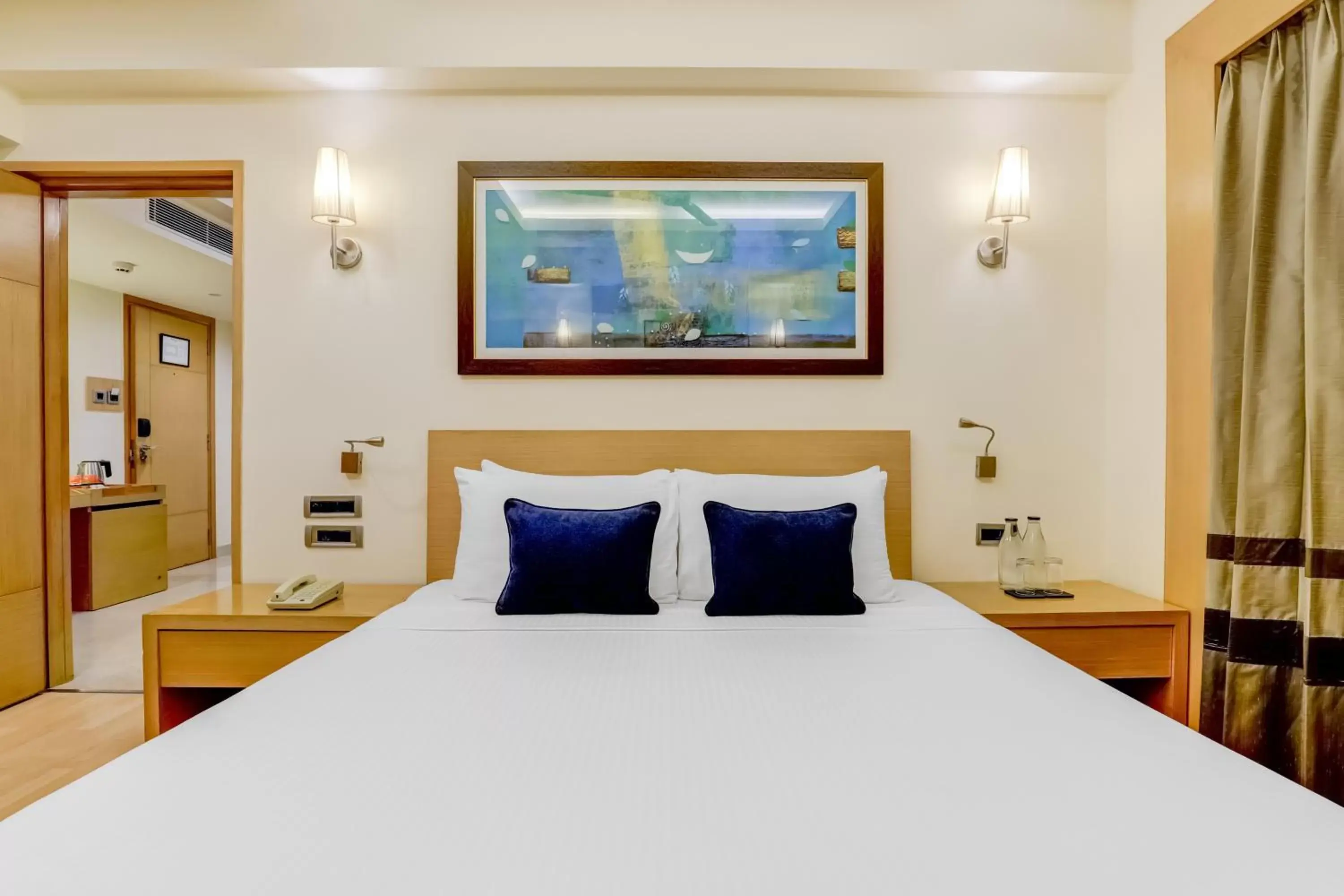 Bedroom, Bed in Lemon Tree Premier, Delhi Airport