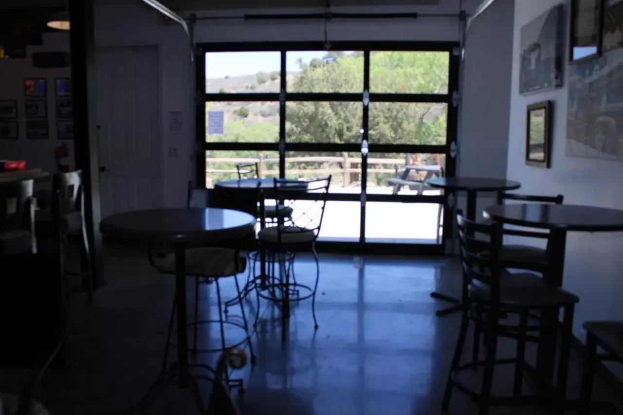 Billiard, Dining Area in Creekside Lodge and Cabins