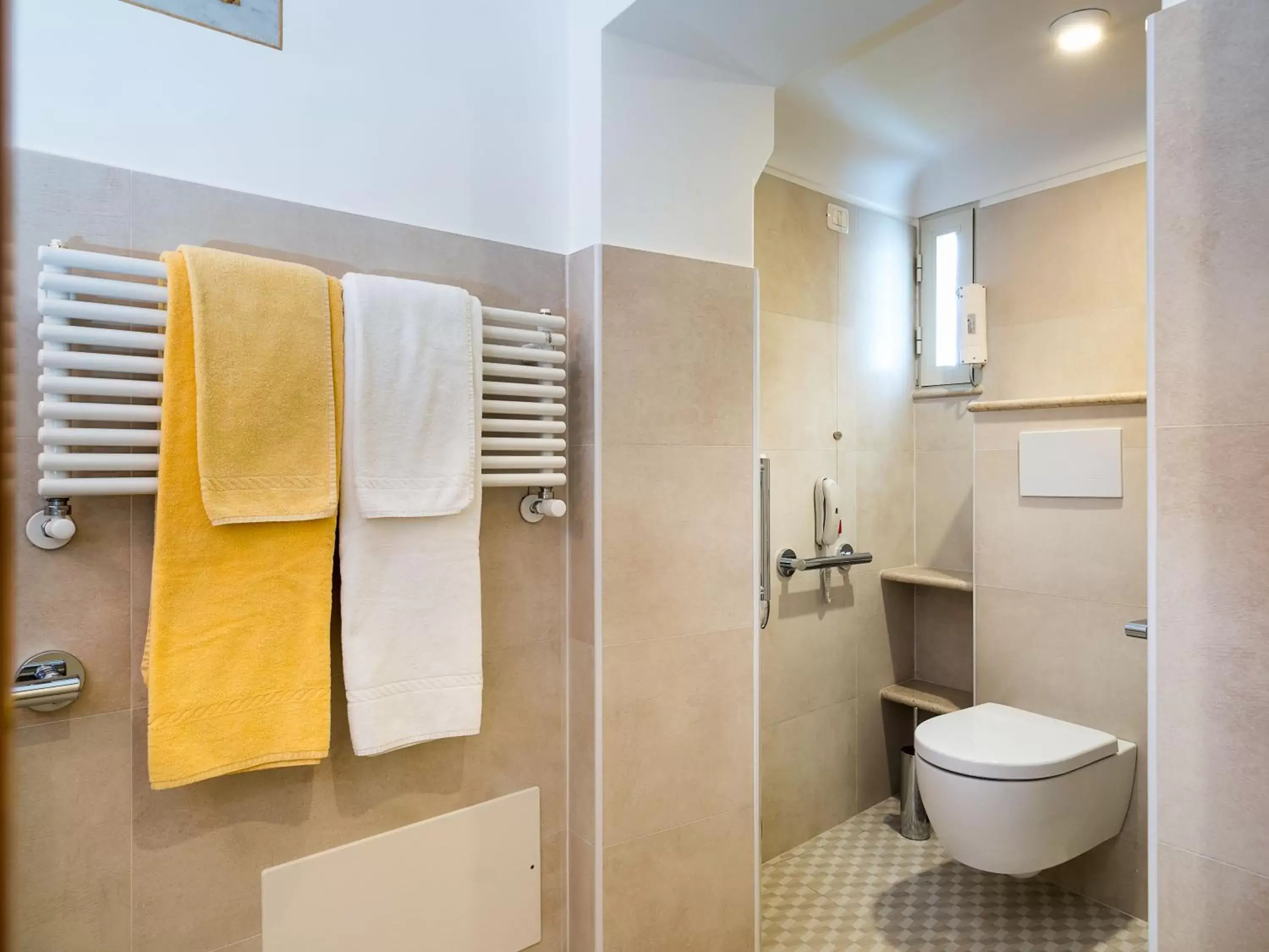 Toilet, Bathroom in Hotel Villa Schuler