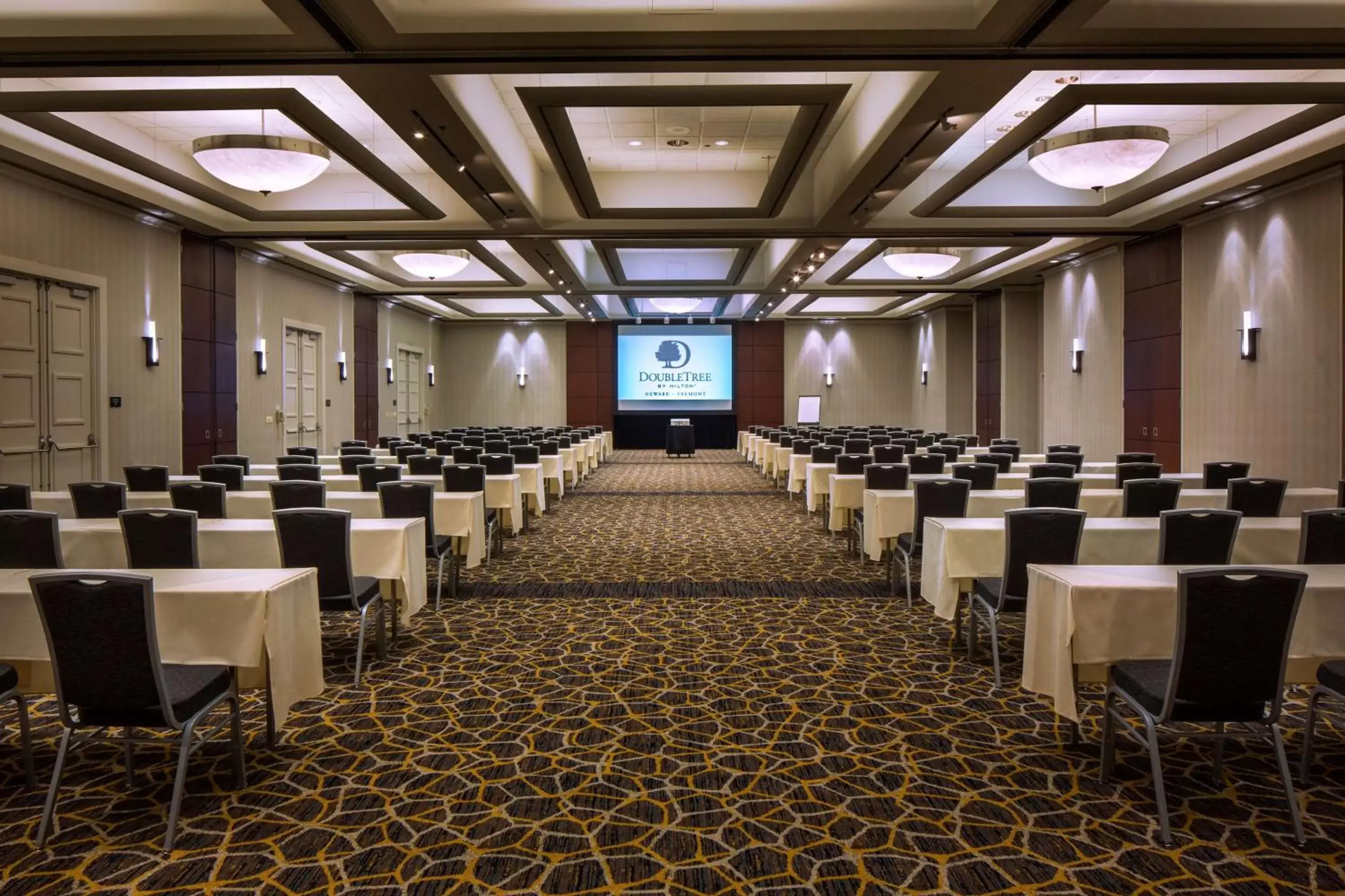 Meeting/conference room in DoubleTree by Hilton Newark-Fremont