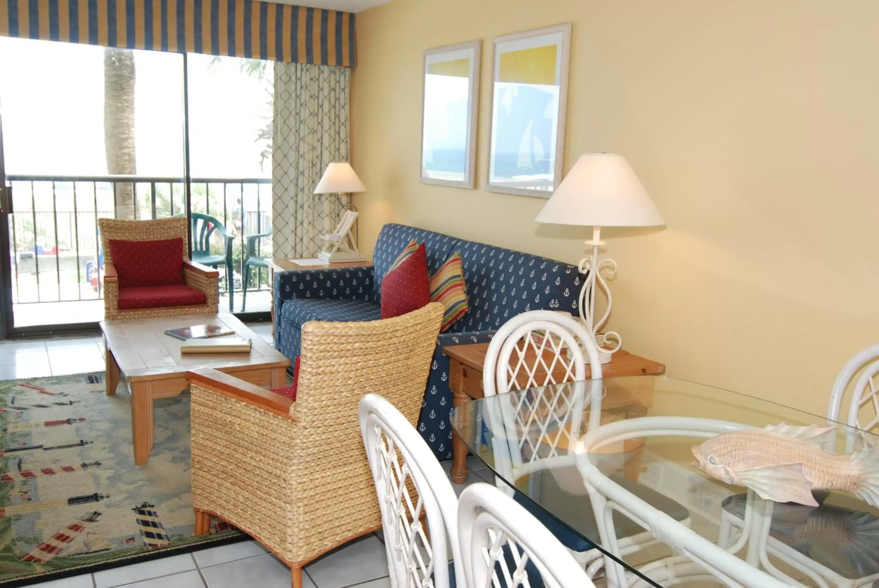 Living room, Seating Area in Ocean Club Resort Myrtle Beach a Ramada by Wyndham