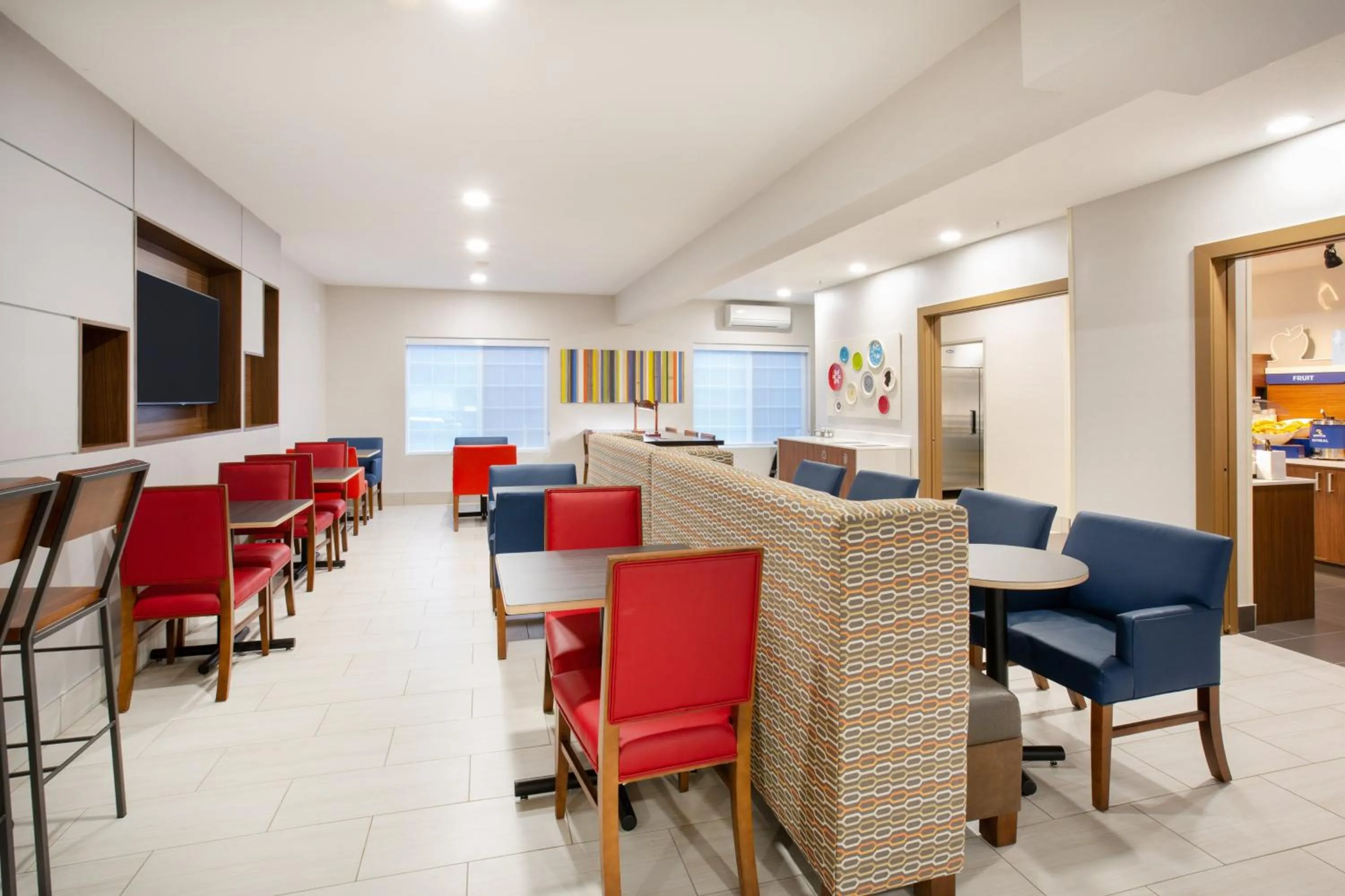 Breakfast in Holiday Inn Express & Suites Lincoln City by IHG