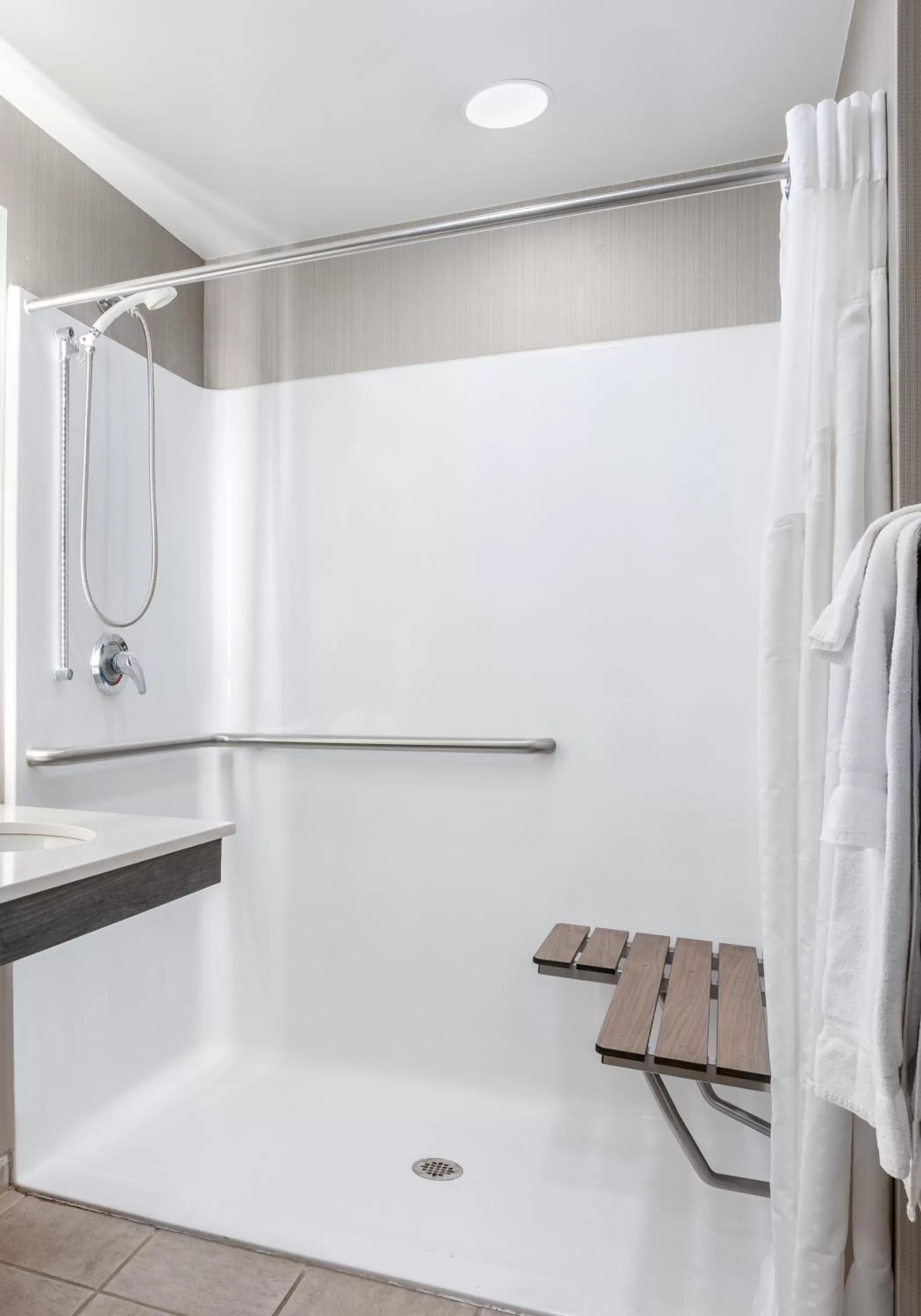 Shower in Holiday Inn Lafayette-City Centre by IHG
