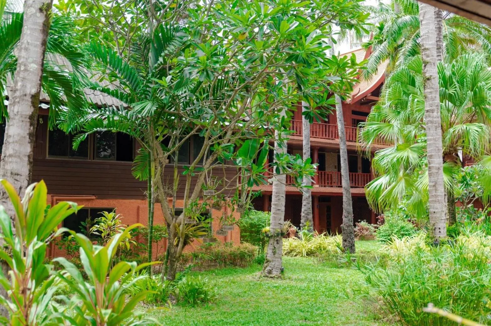 Property building in Royal Phawadee Village Patong - 2 Minutes walk to the beach