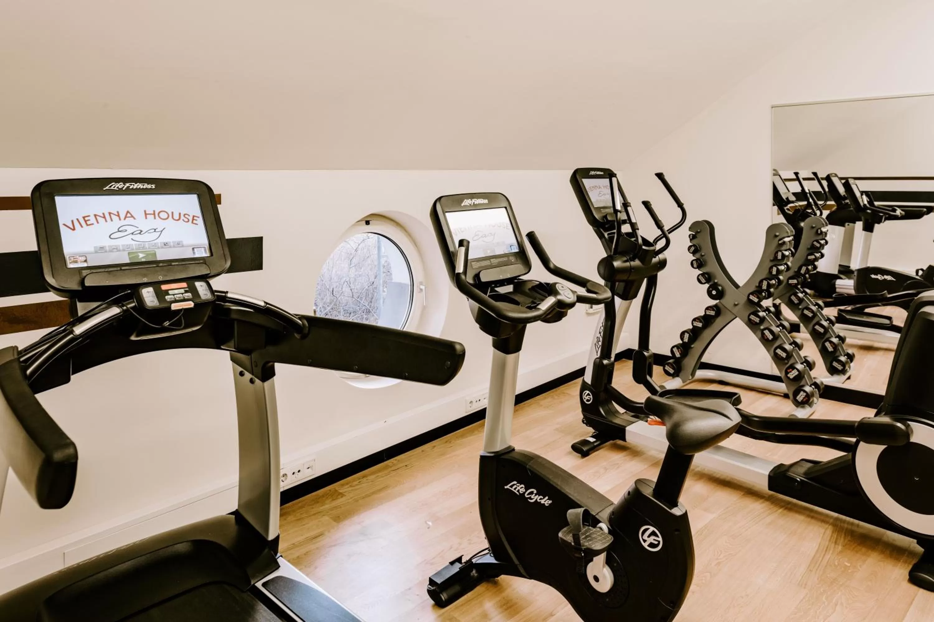 Fitness centre/facilities in Vienna House Easy by Wyndham München