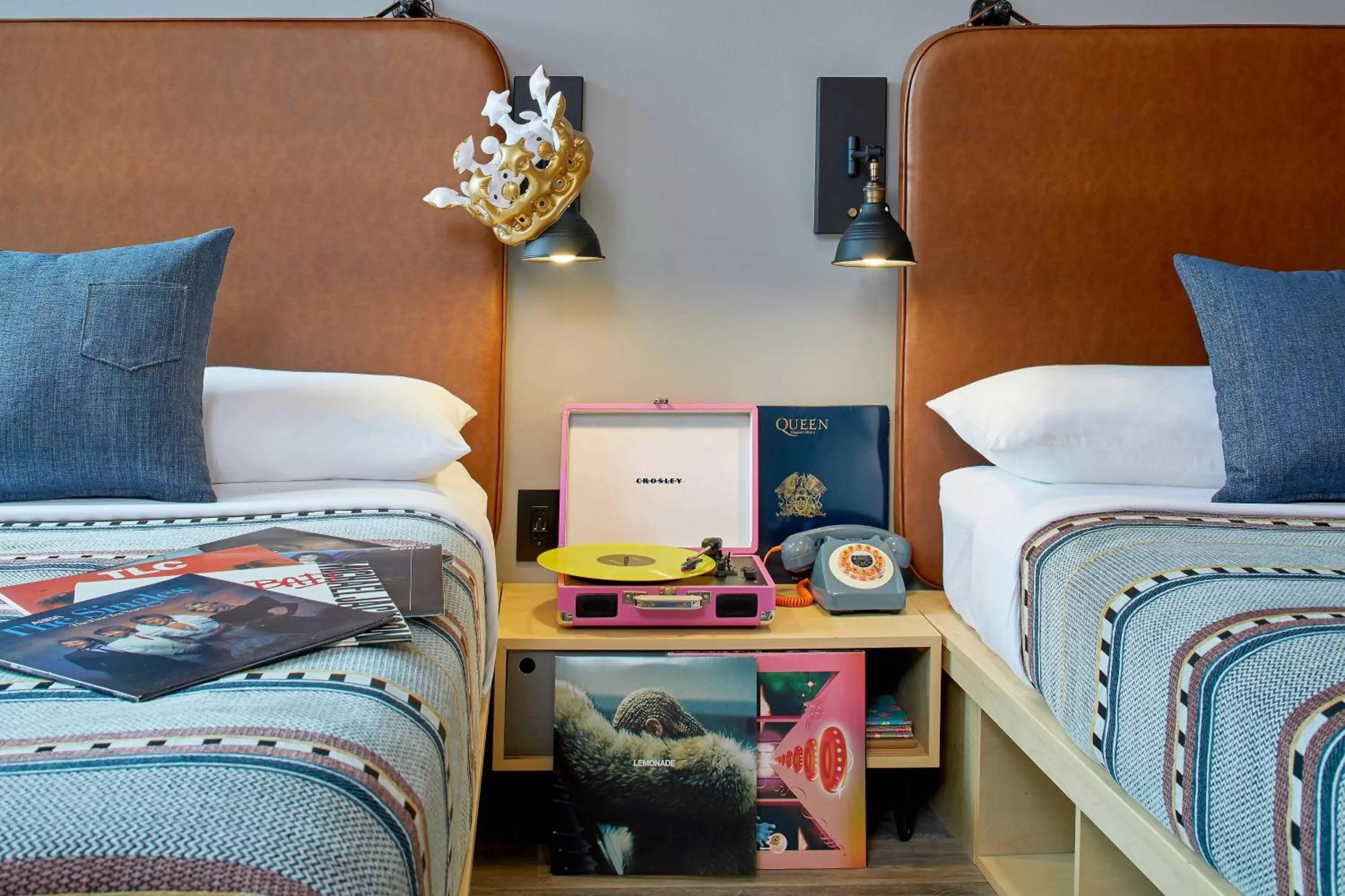 Photo of the whole room, Bed in Moxy Columbus Short North