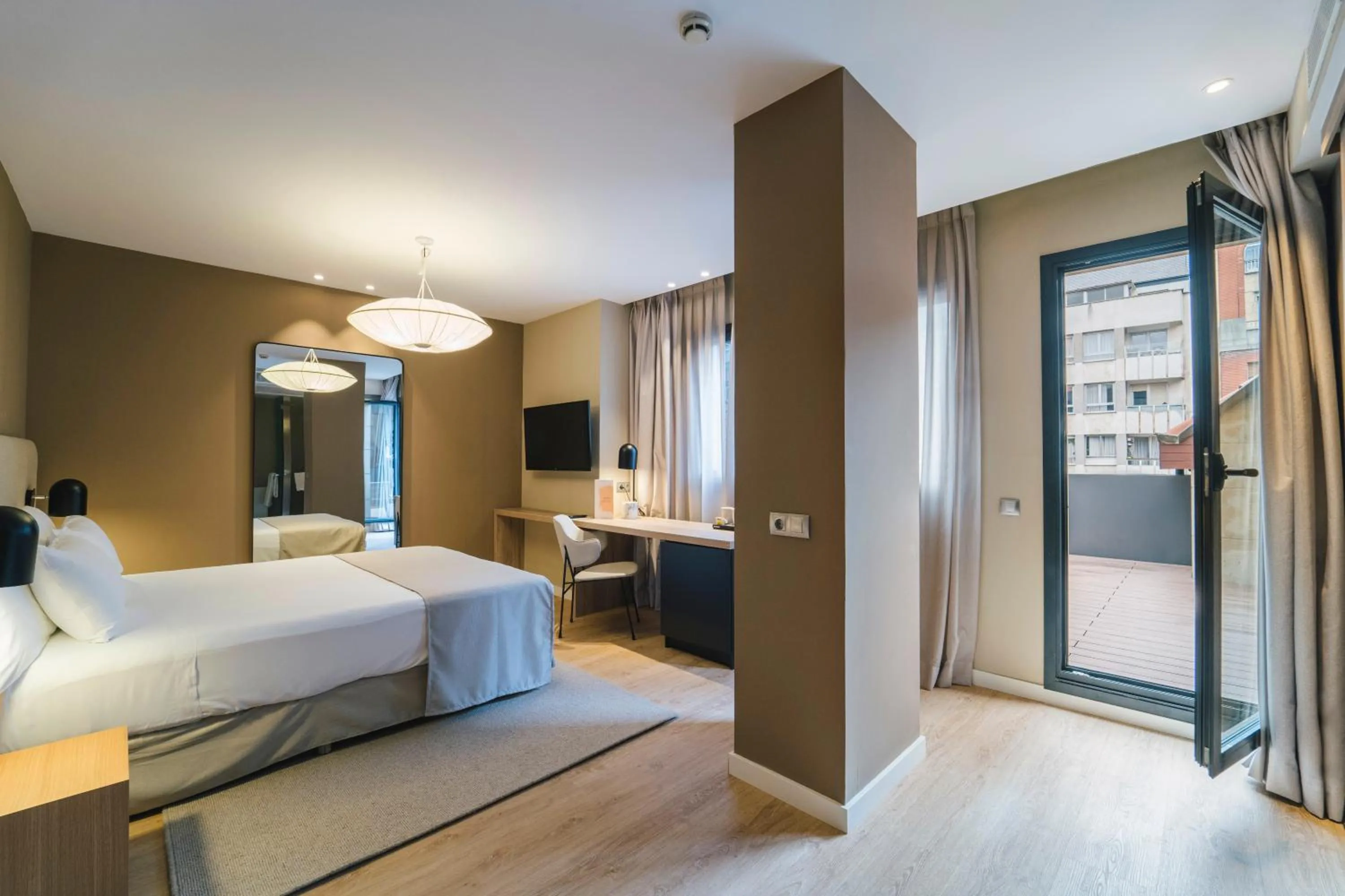 Photo of the whole room, Bed in Barceló Oviedo Cervantes